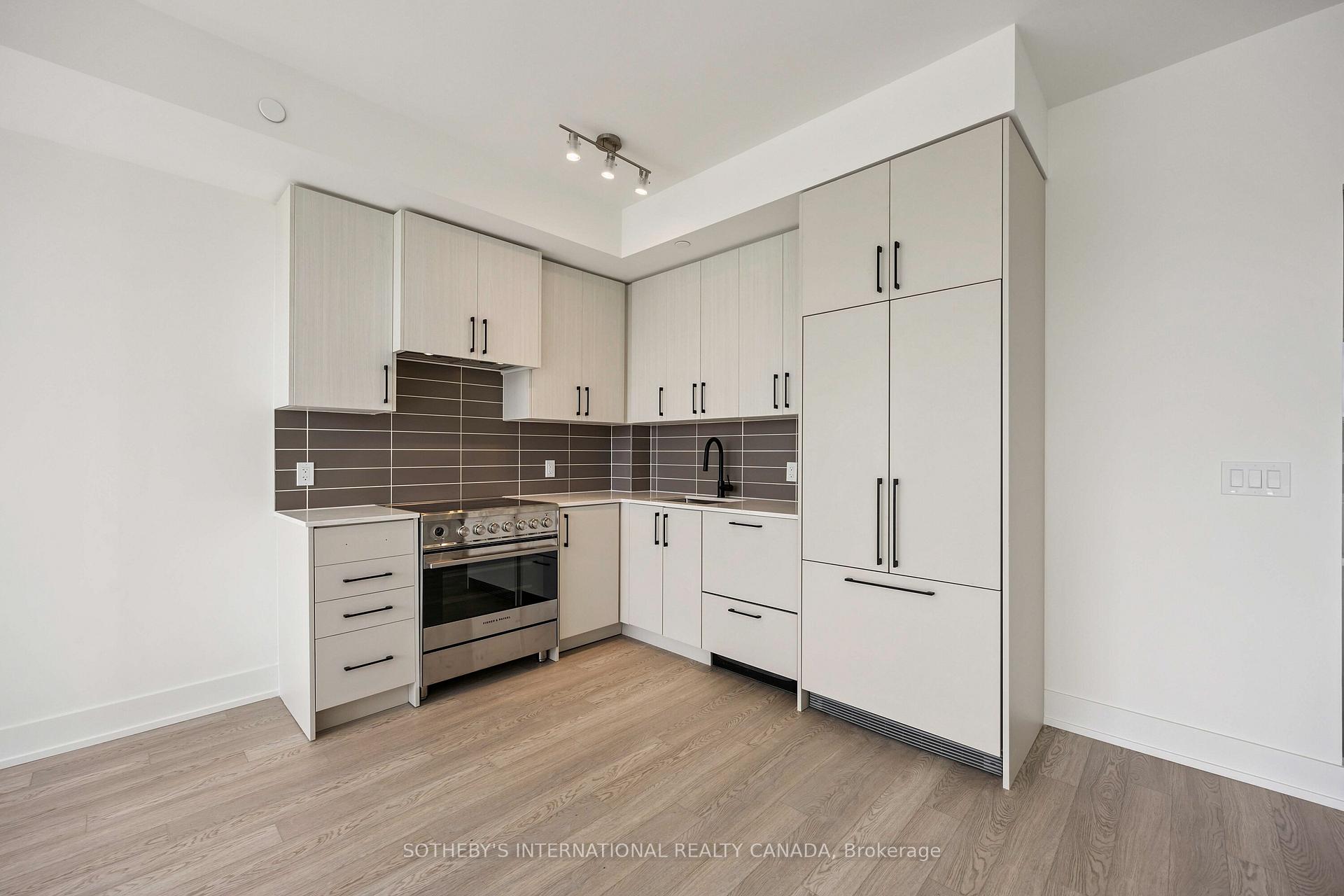 2075 King Road Unit: 405