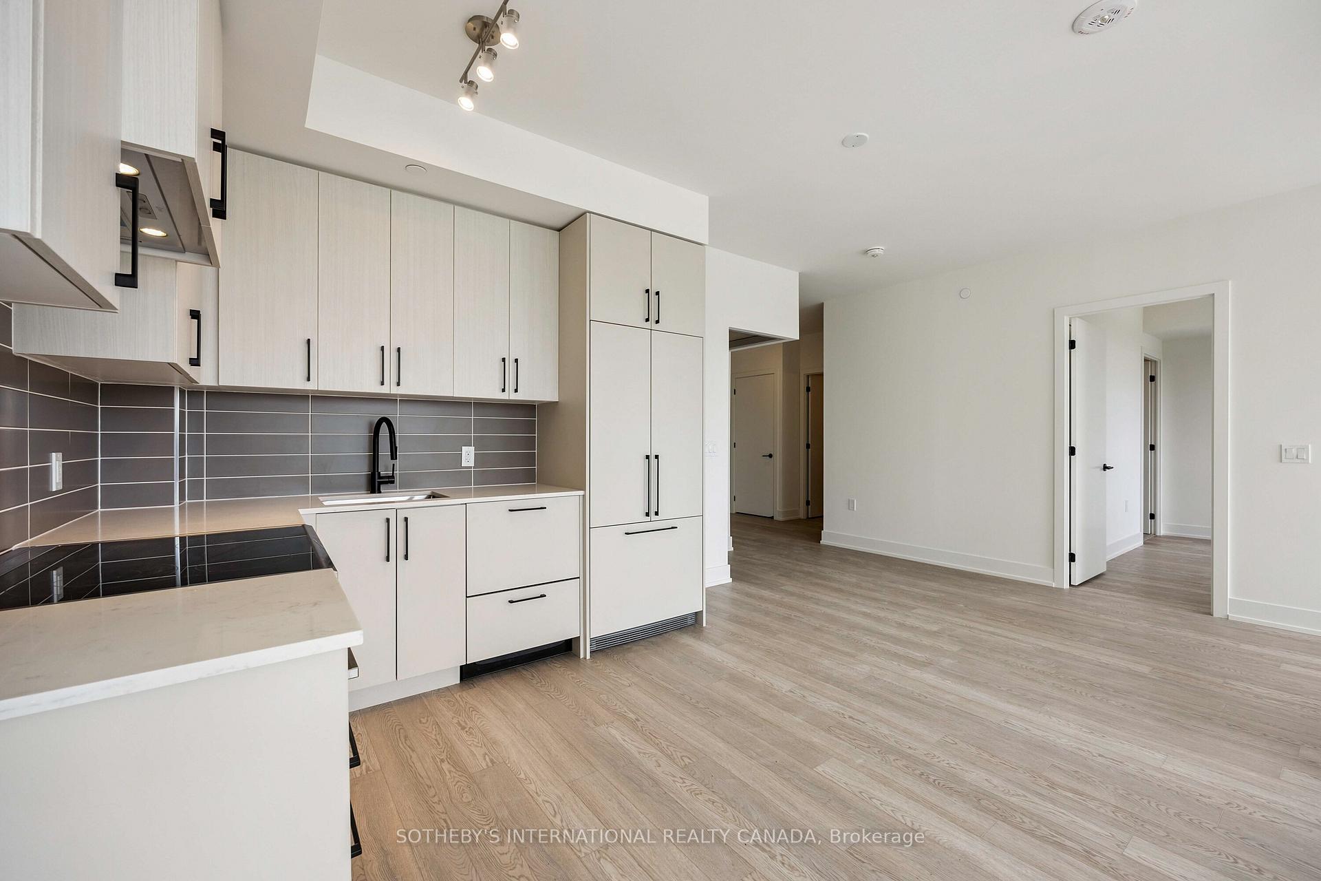 2075 King Road Unit: 405