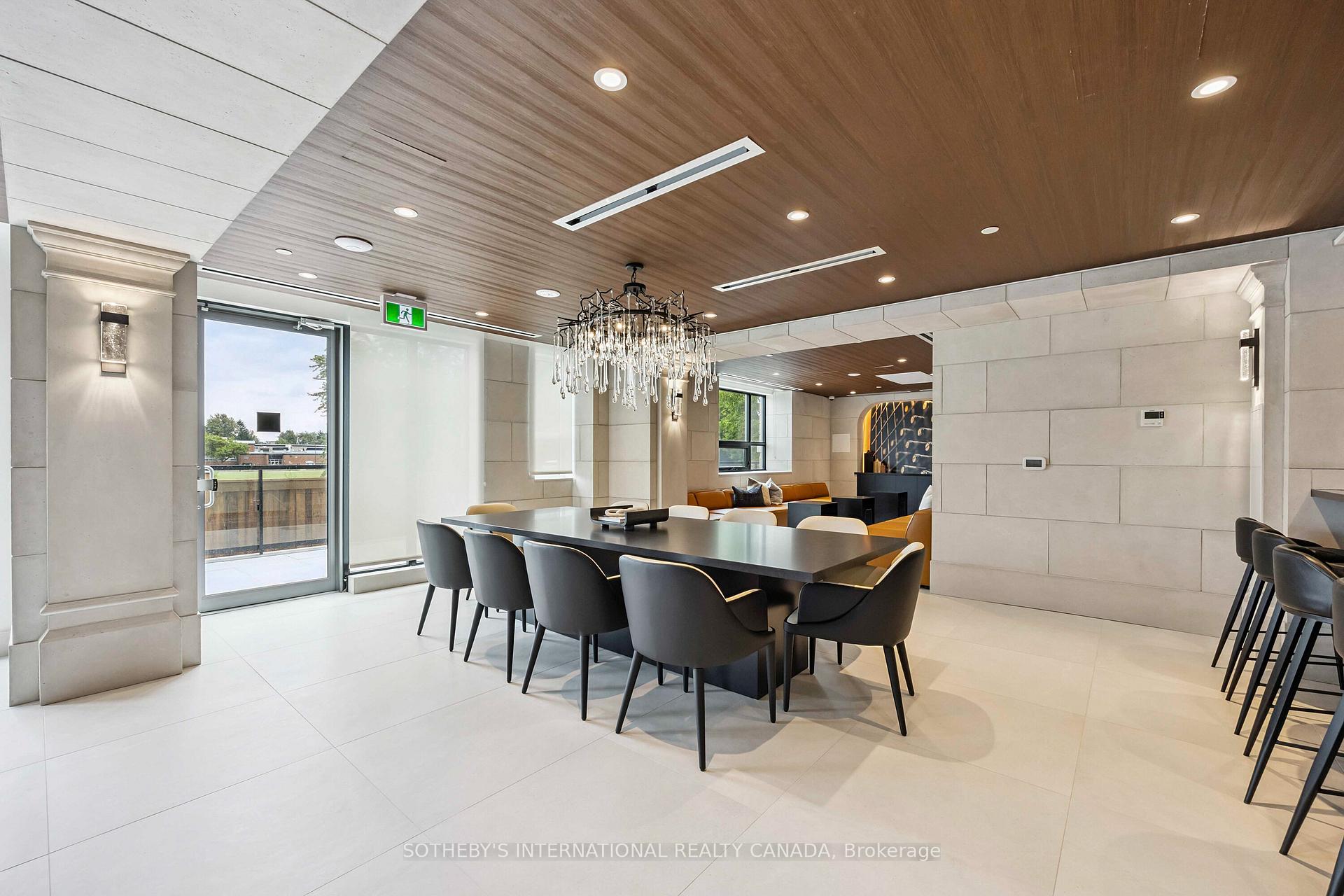 2075 King Road Unit: 405