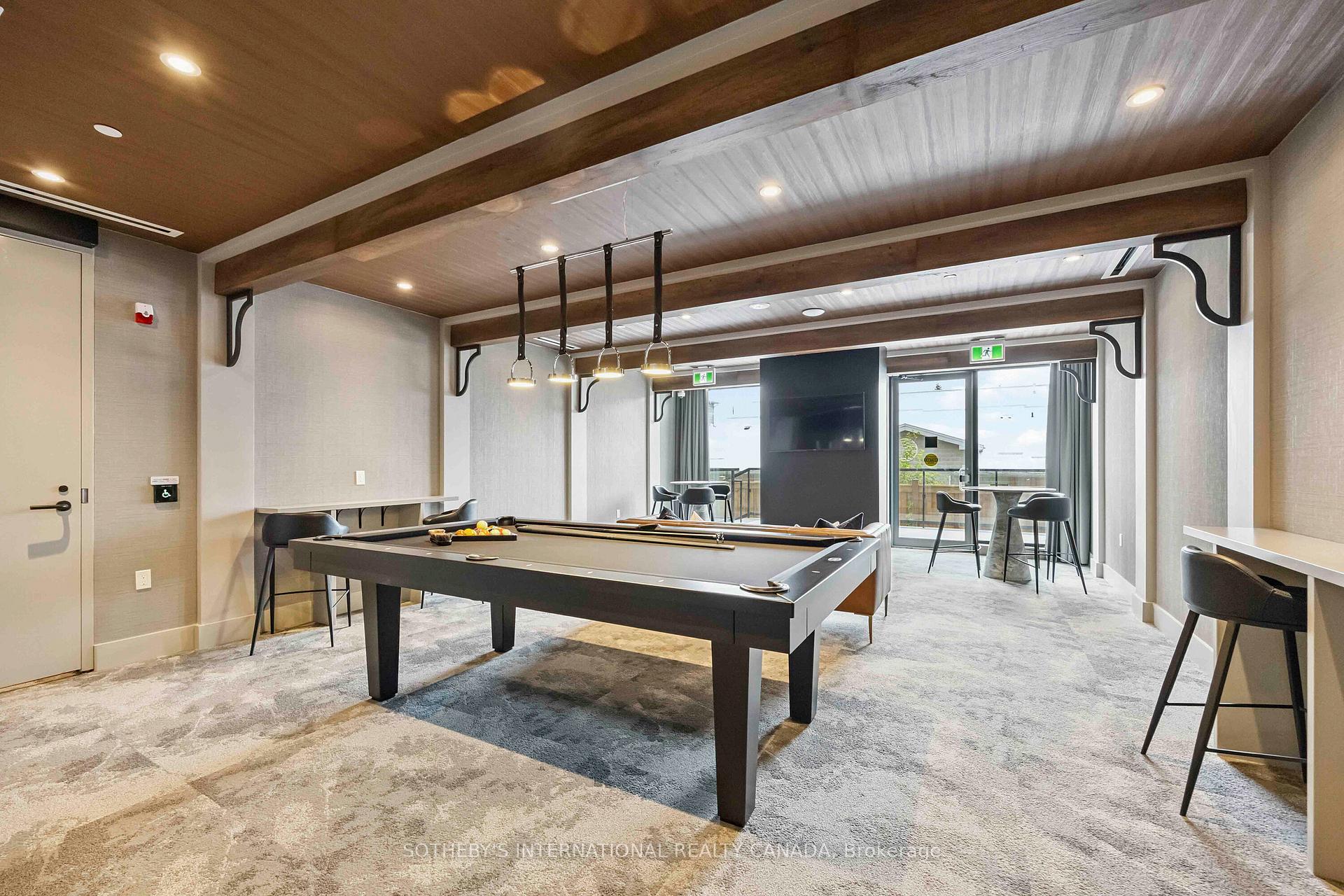 2075 King Road Unit: 405