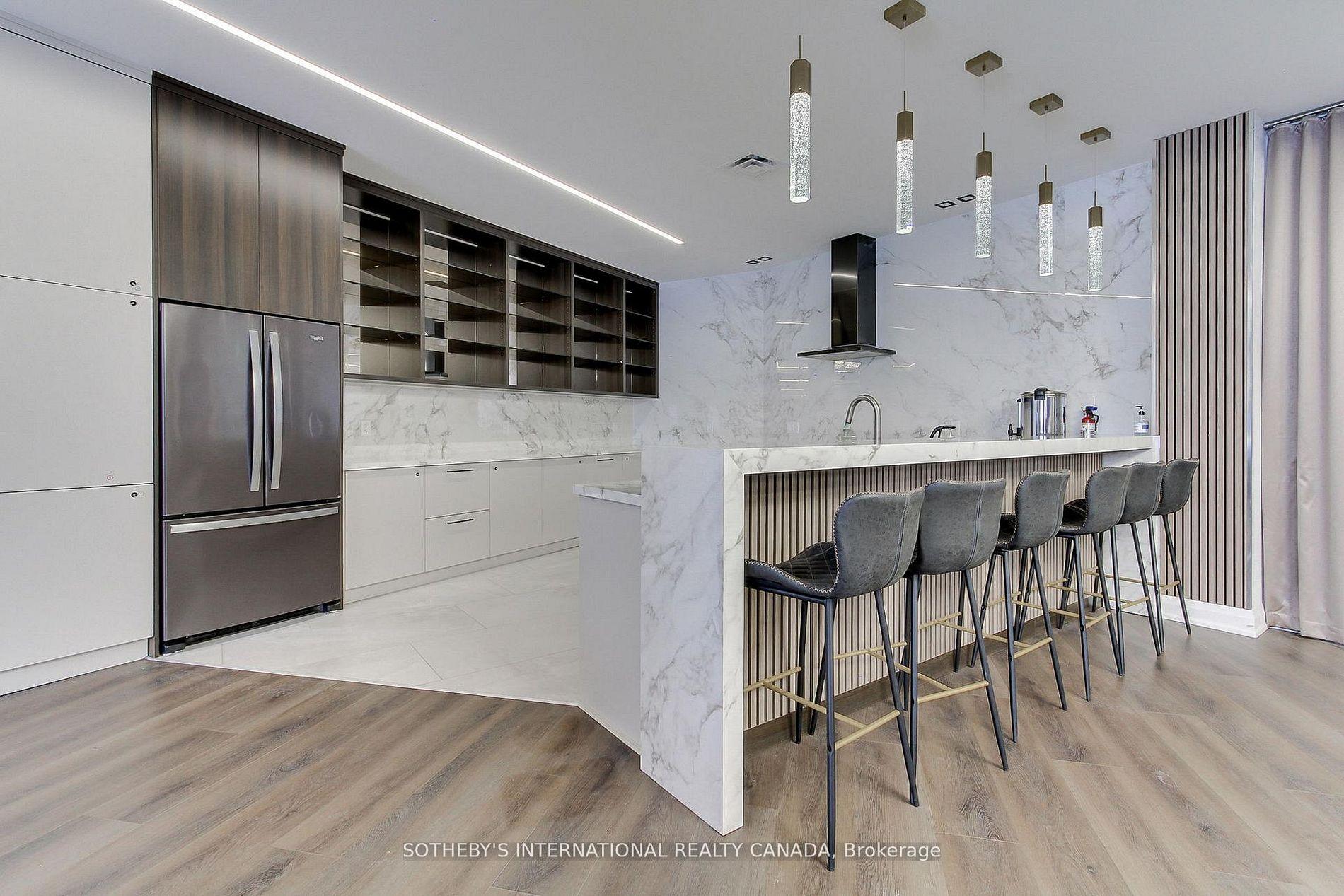 40 Harding Boulevard W 301