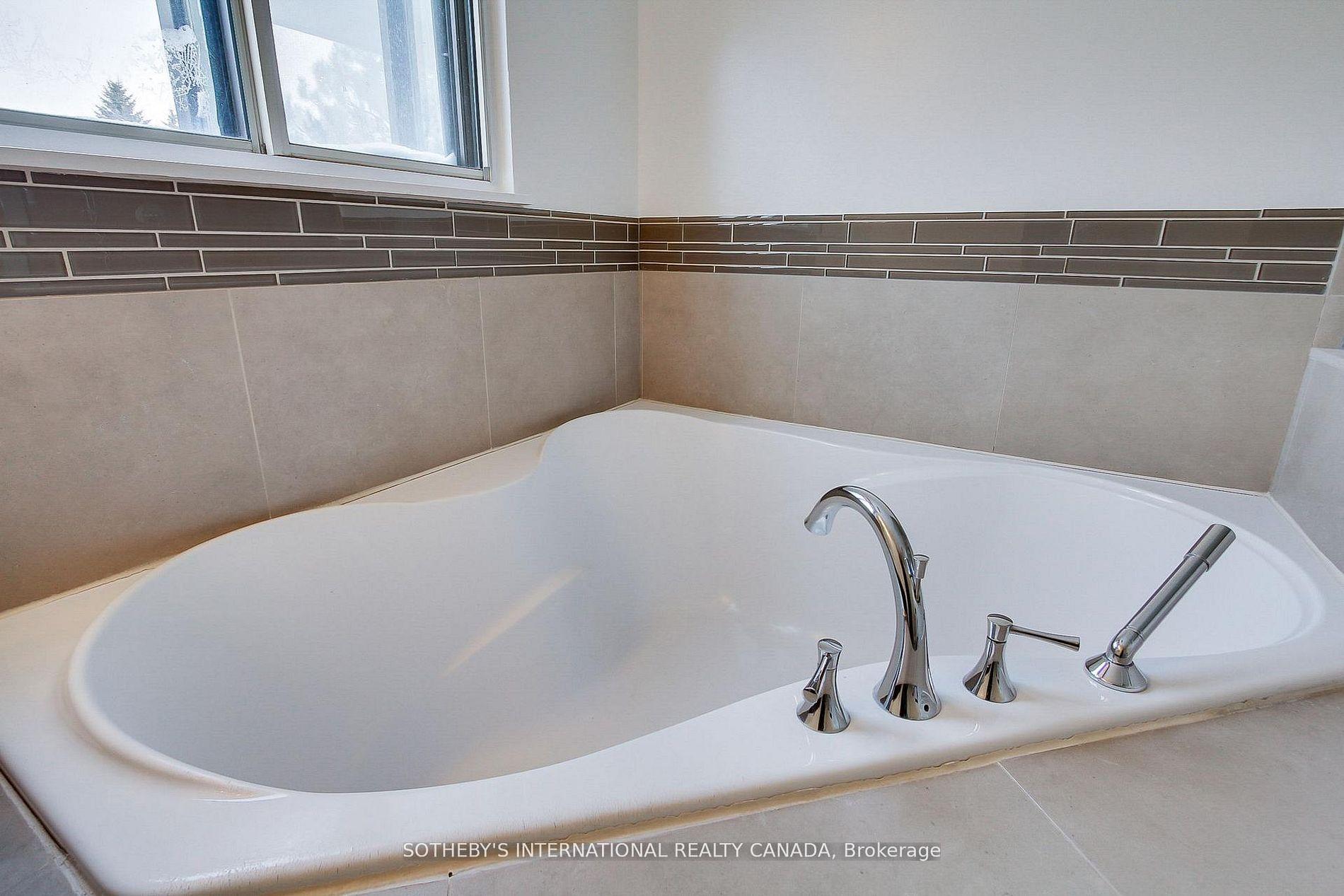 40 Harding Boulevard W 301