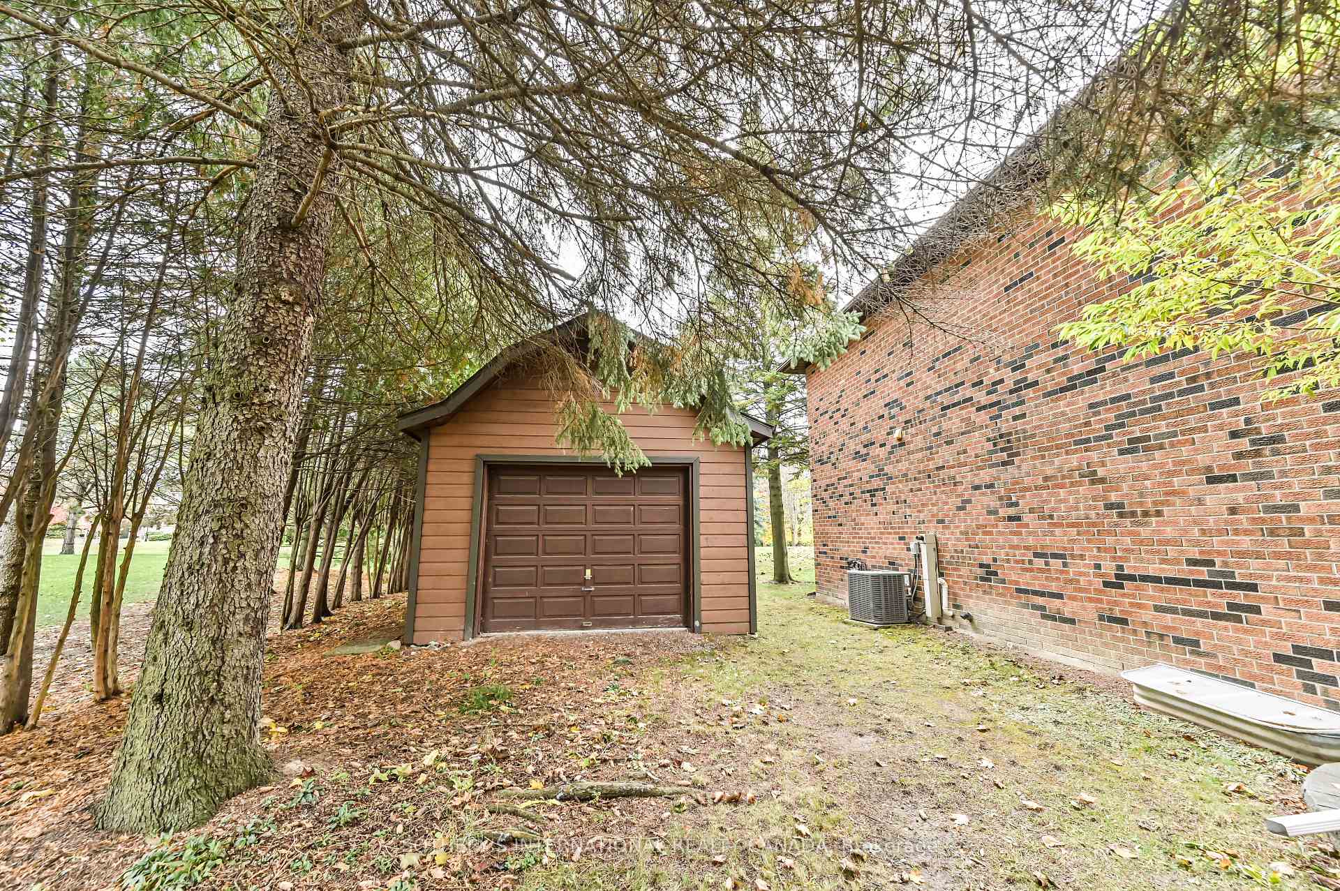 23 Hill Farm Road