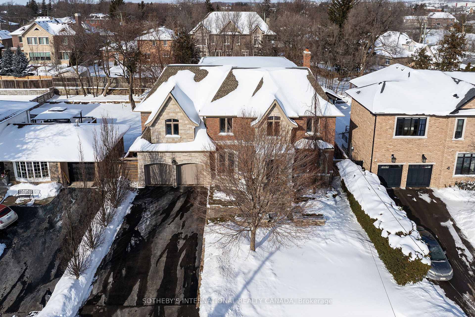 6 Weller Crescent