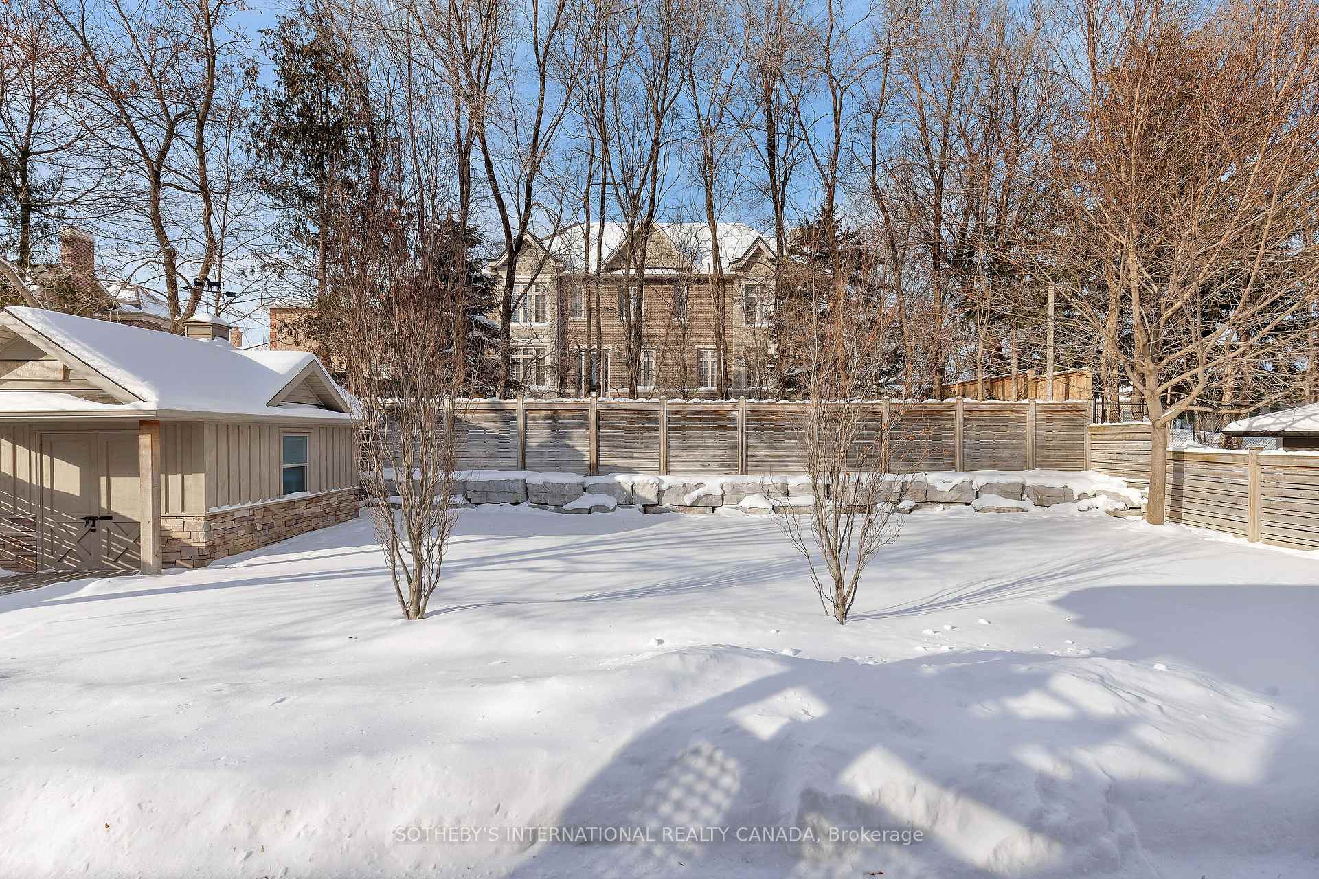 6 Weller Crescent