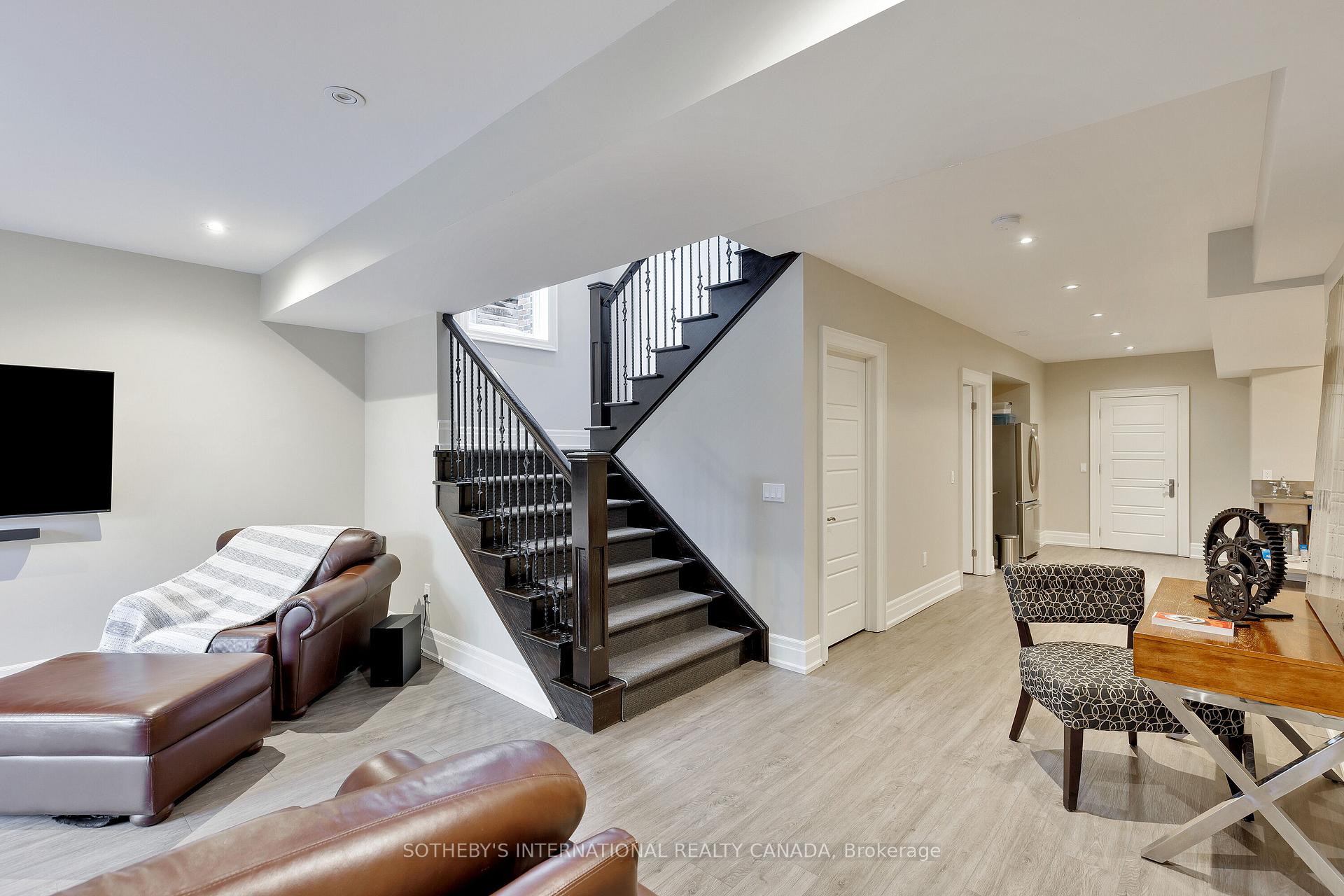 6 Weller Crescent