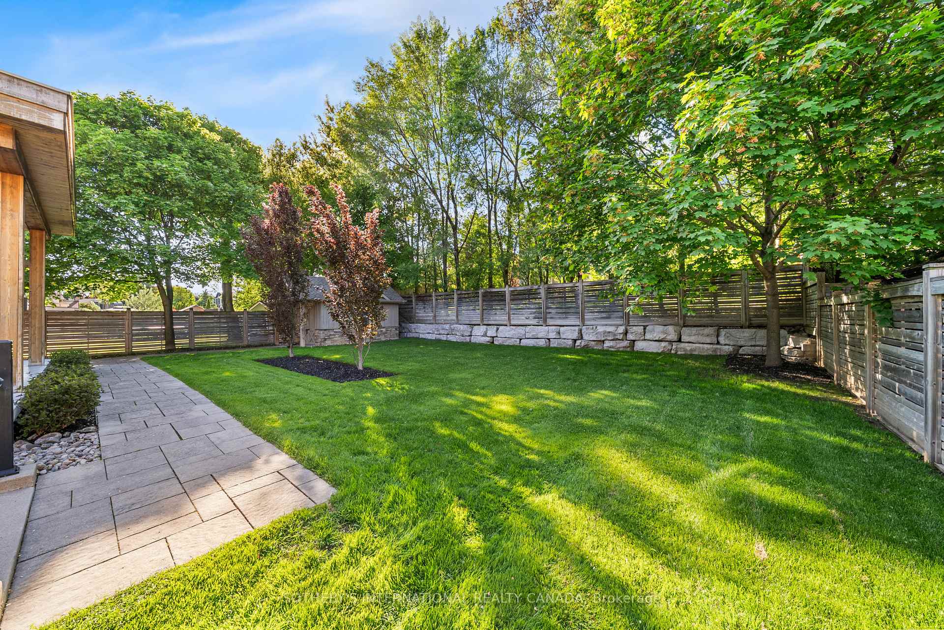 6 Weller Crescent