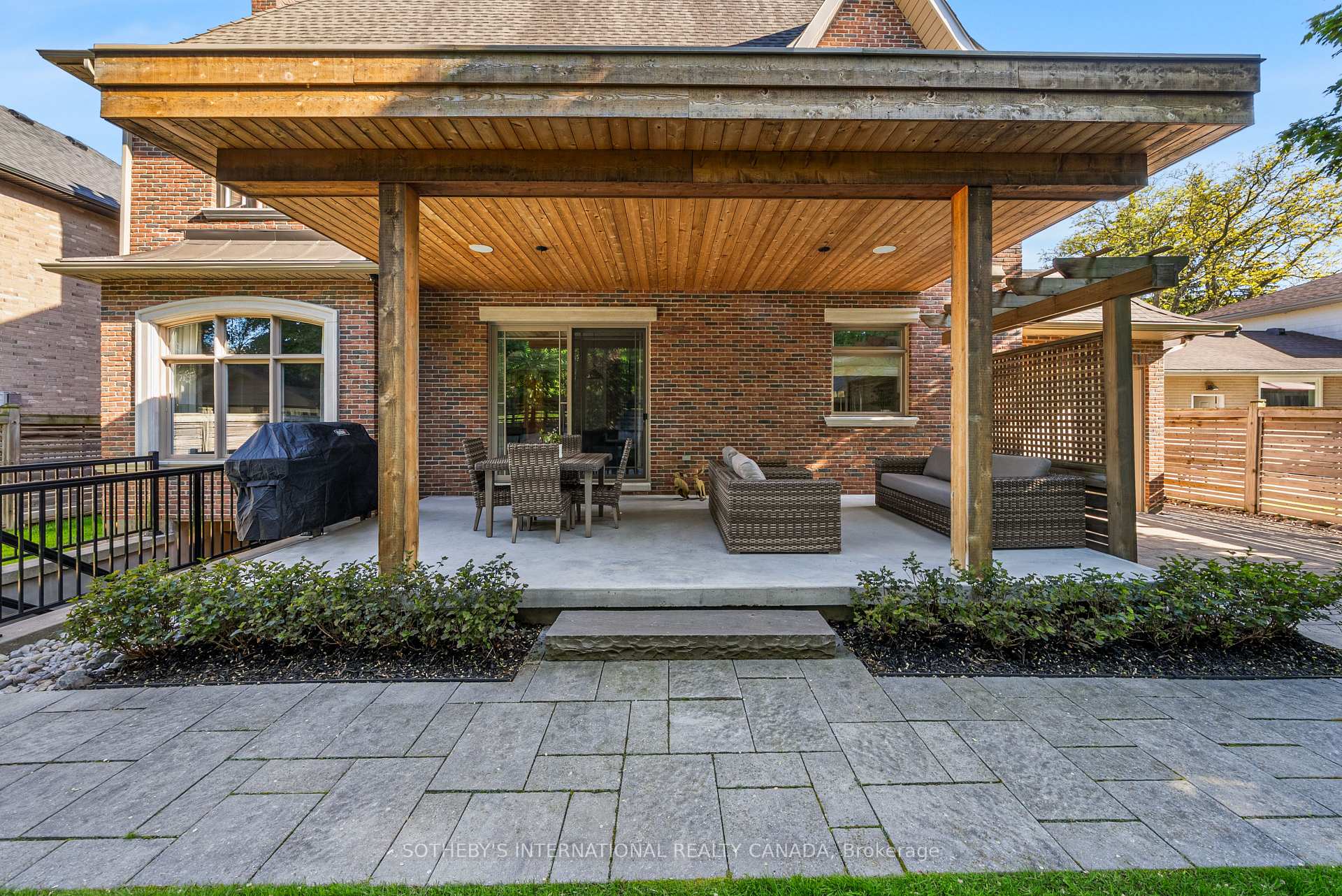 6 Weller Crescent