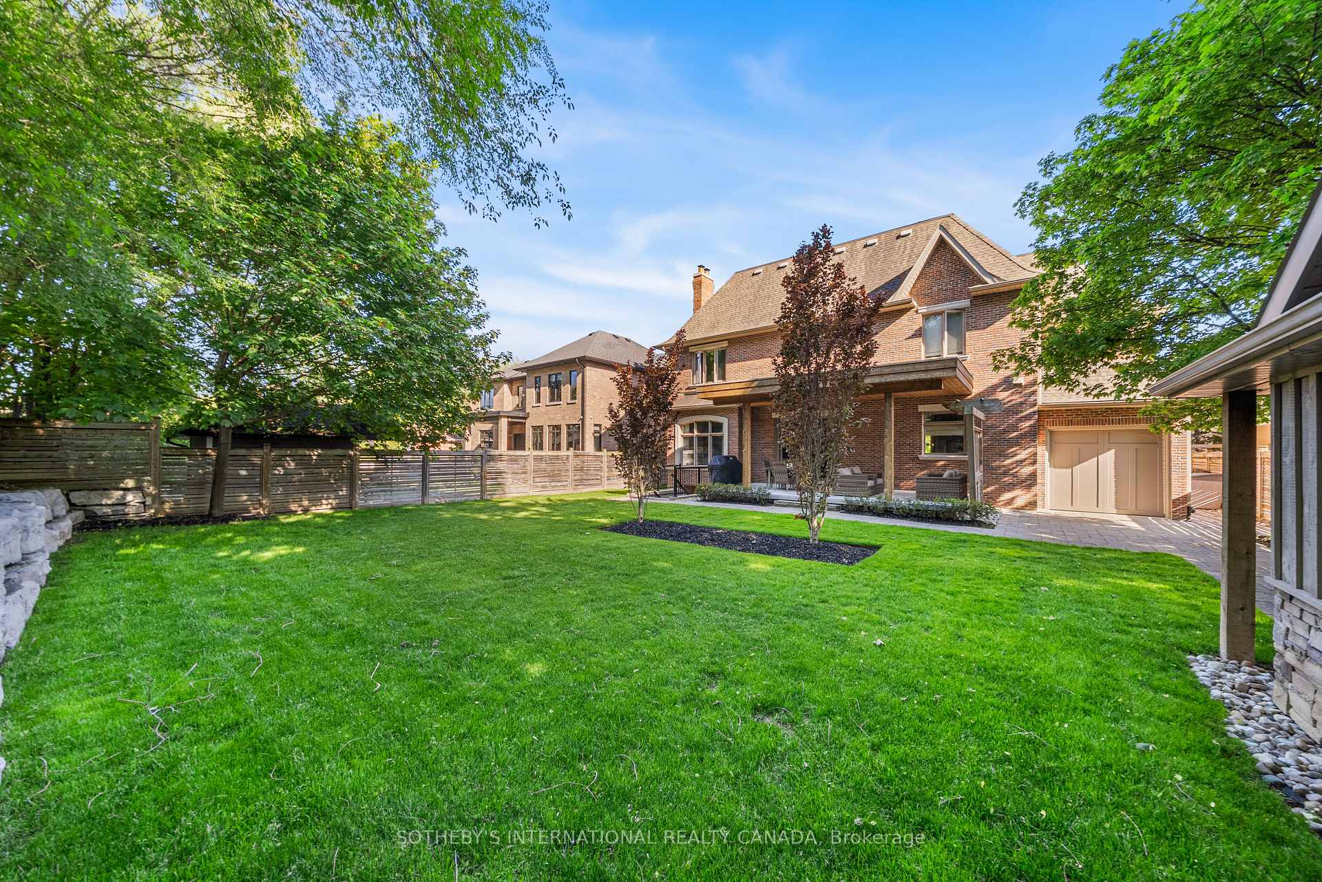 6 Weller Crescent