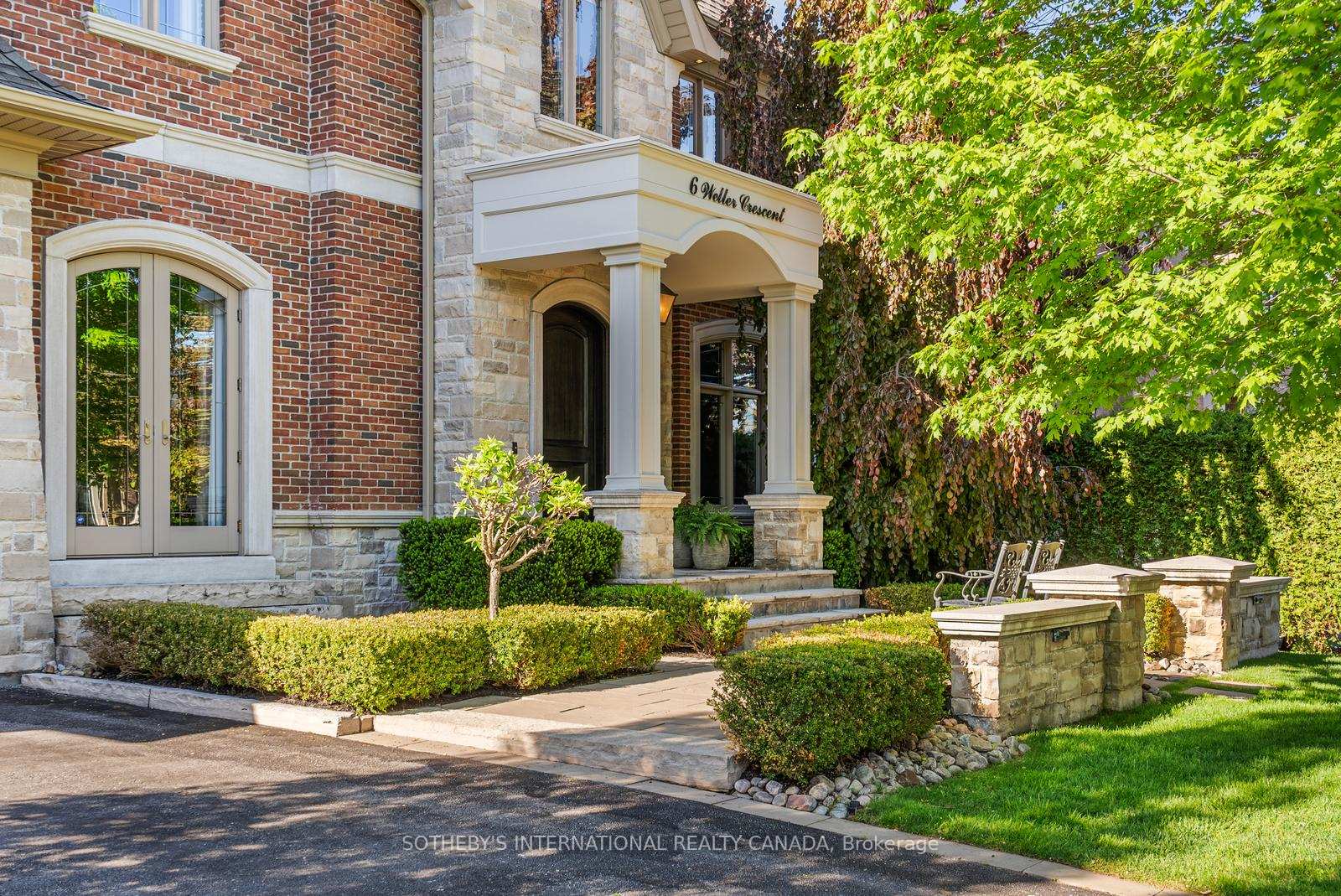 6 Weller Crescent