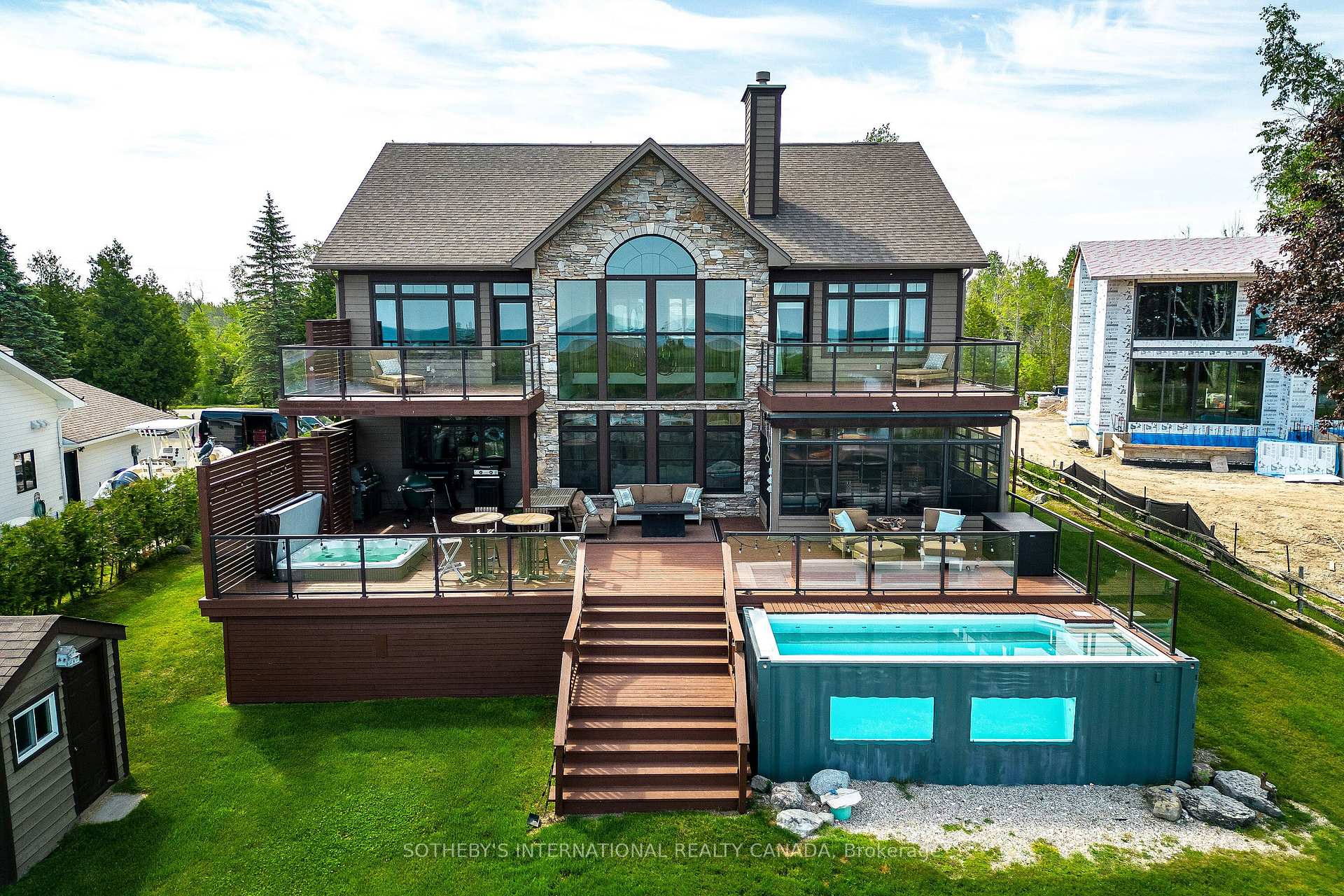 156 Bartlett Boulevard