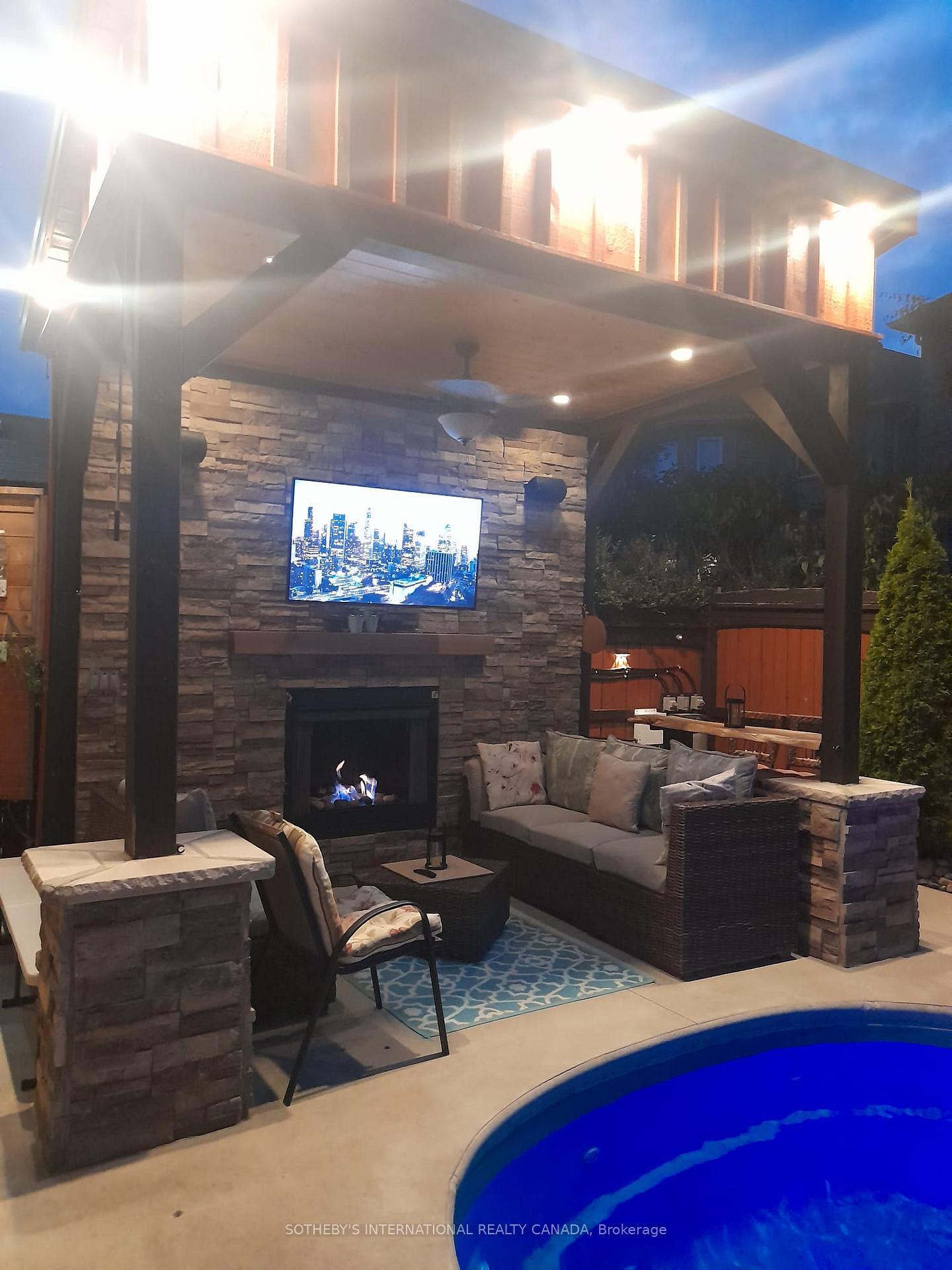 12 Parisian Crescent