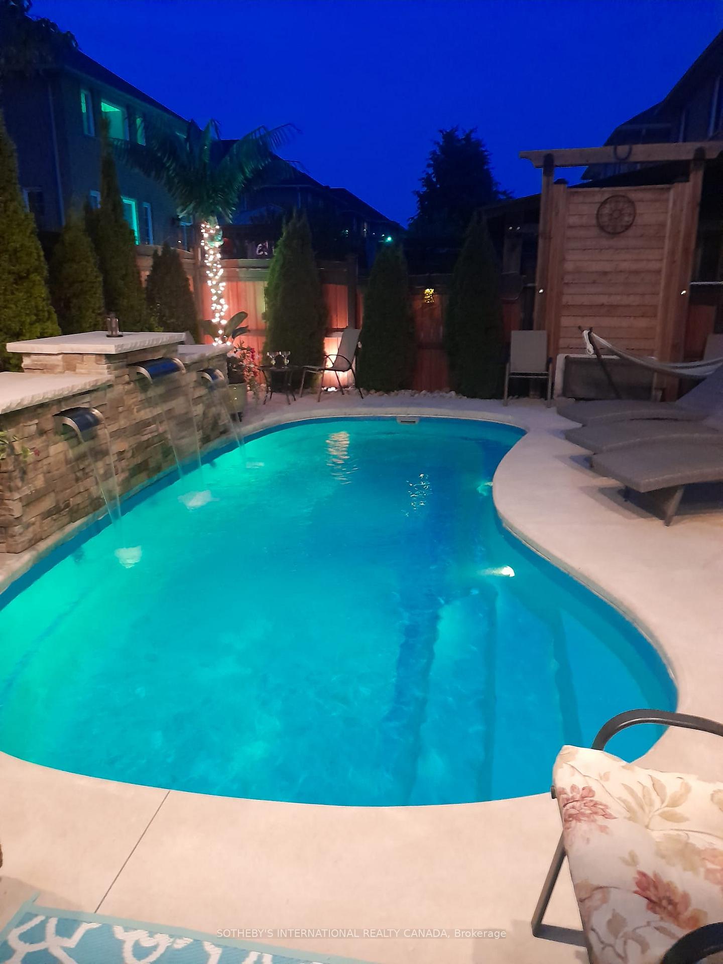 12 Parisian Crescent