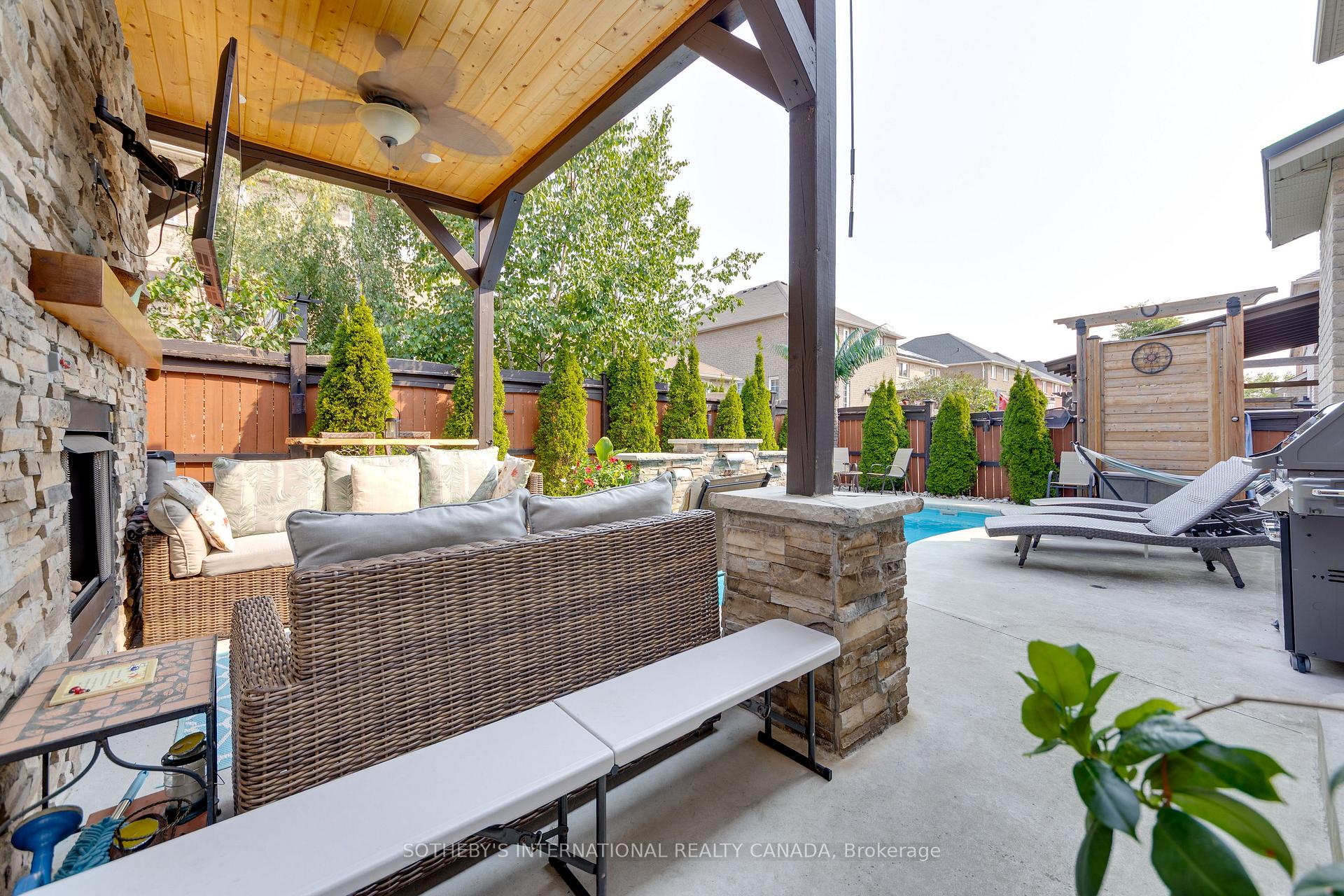 12 Parisian Crescent