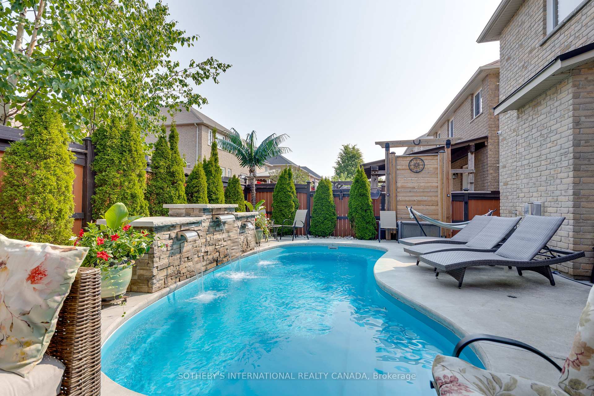 12 Parisian Crescent