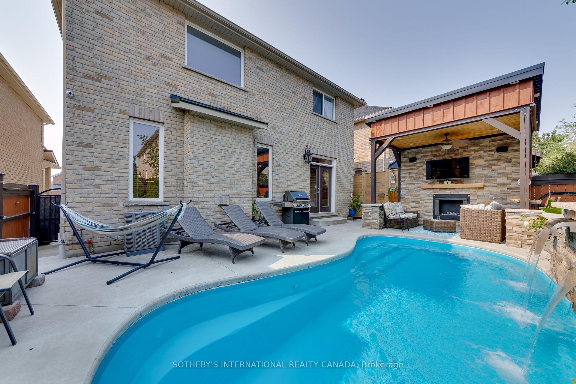 12 Parisian Crescent