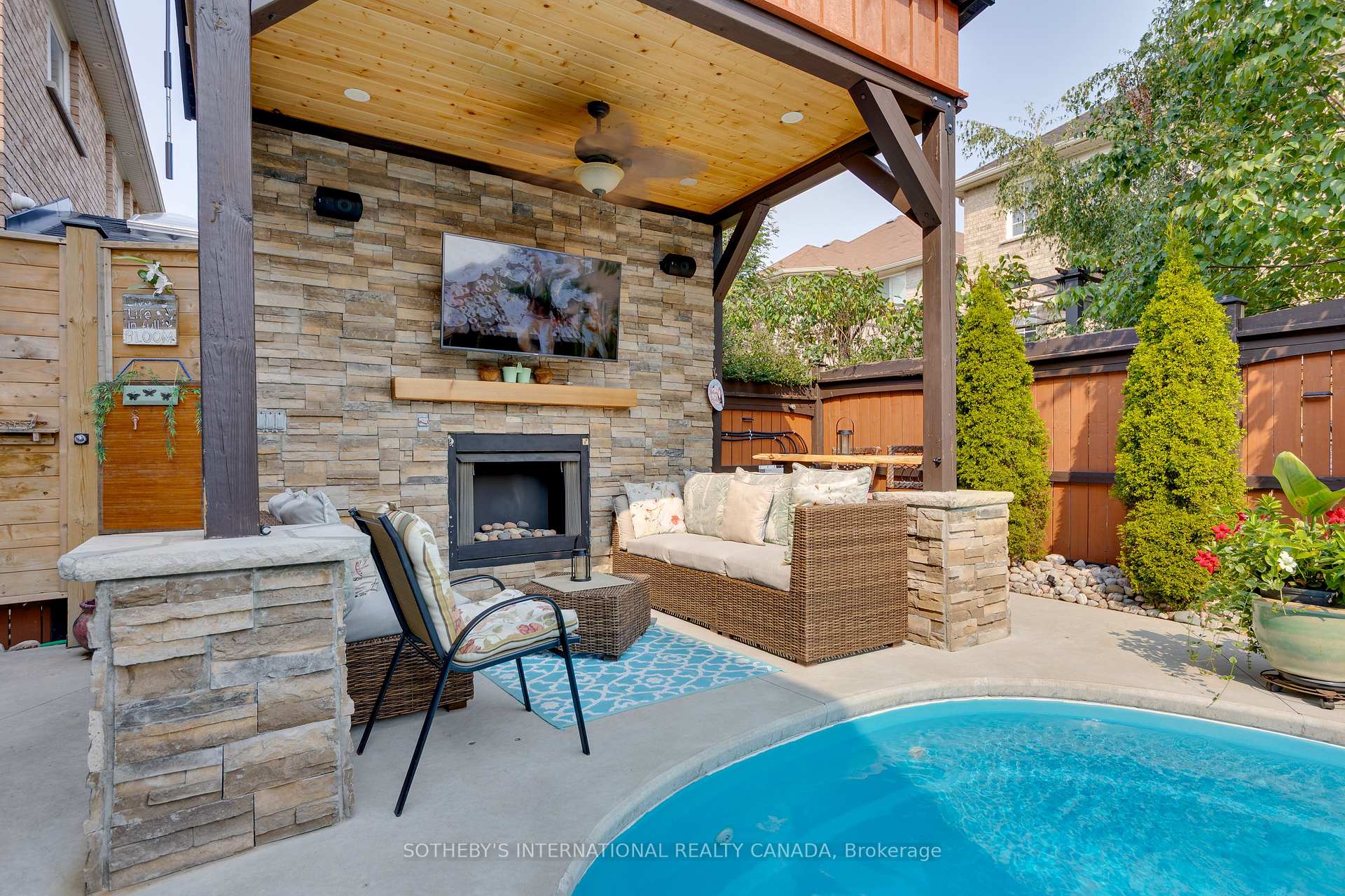 12 Parisian Crescent