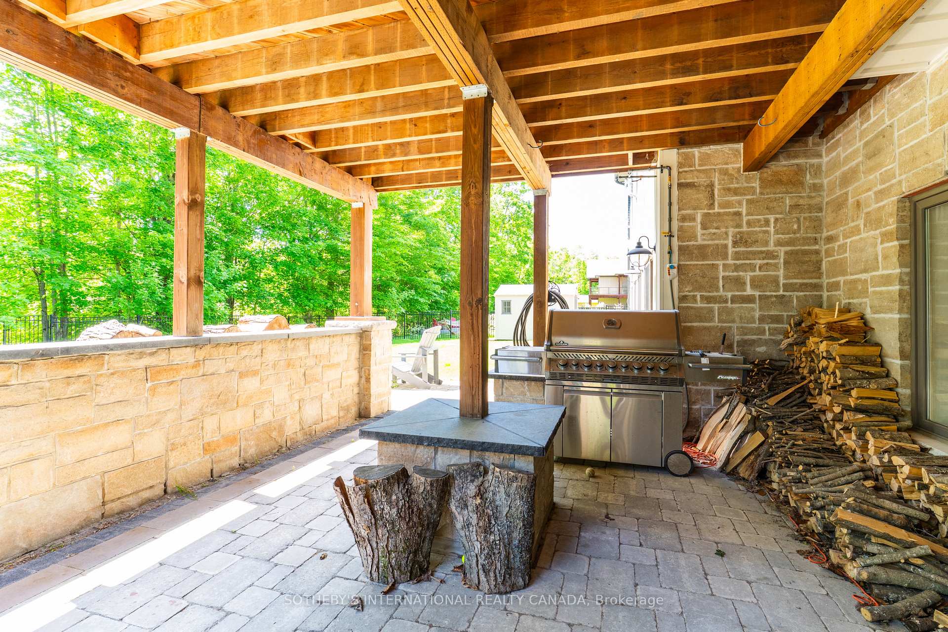 7 Ridgewood Court