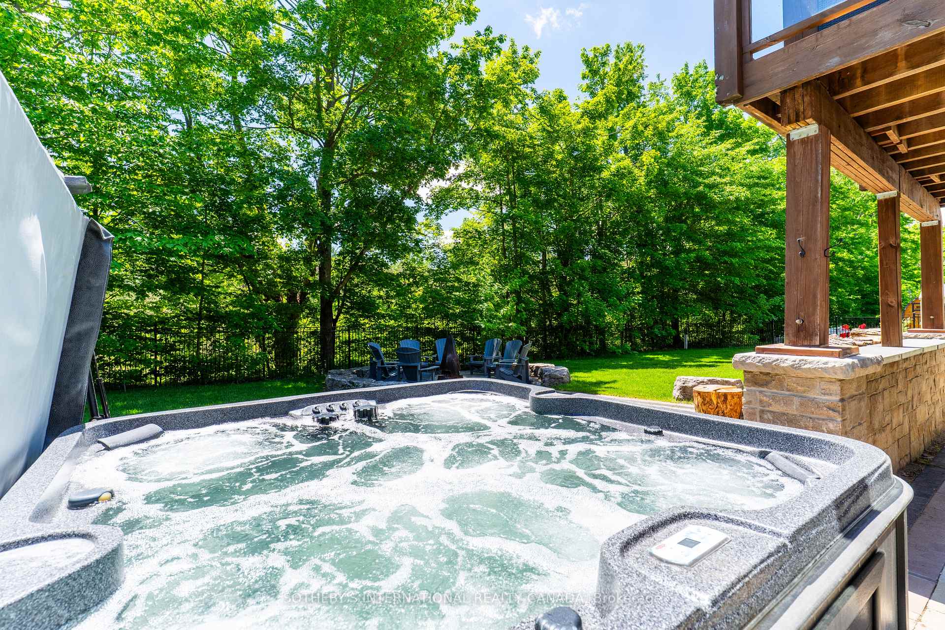 7 Ridgewood Court
