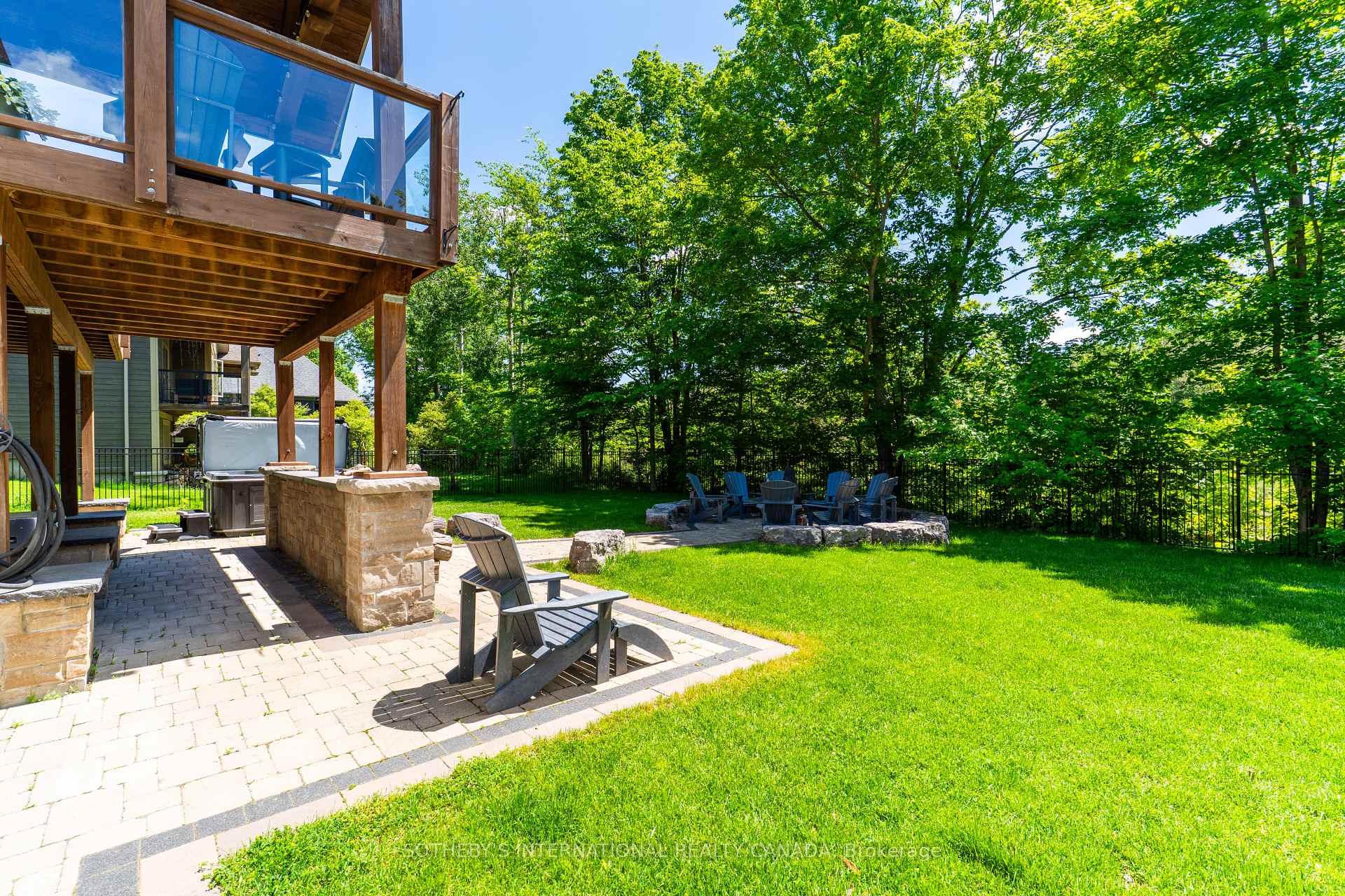 7 Ridgewood Court