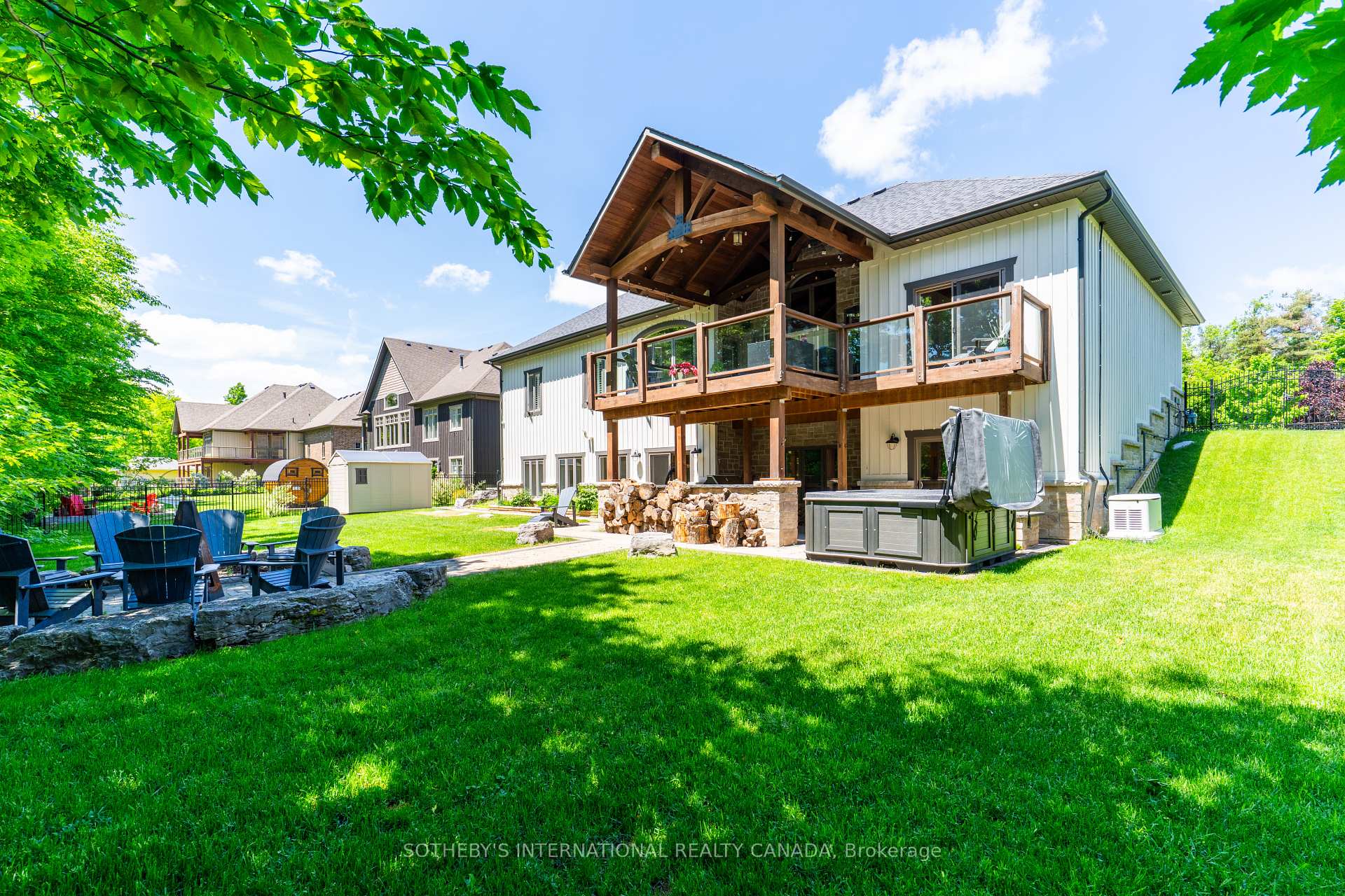 7 Ridgewood Court