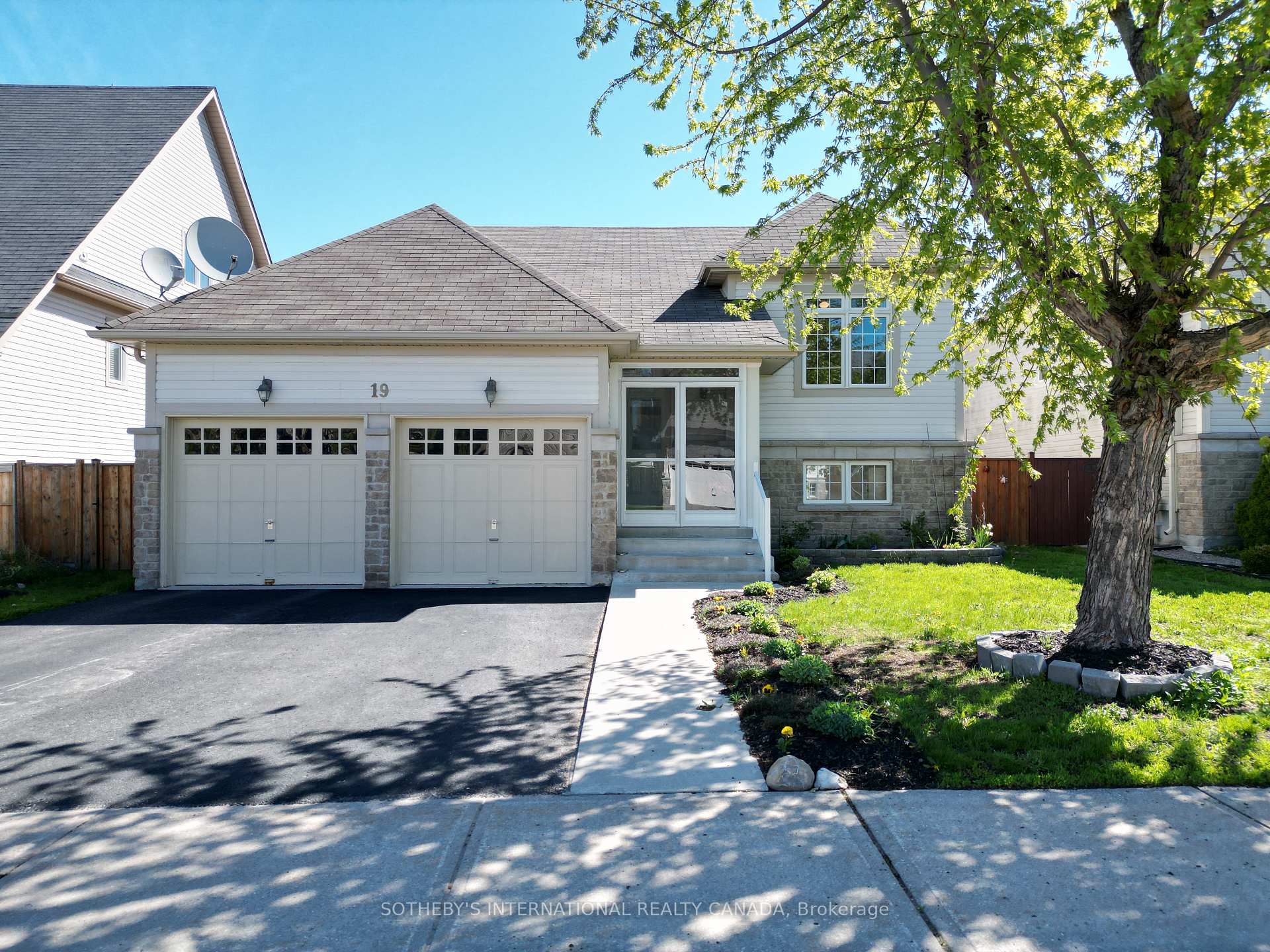 19 Grand Poplar Lane