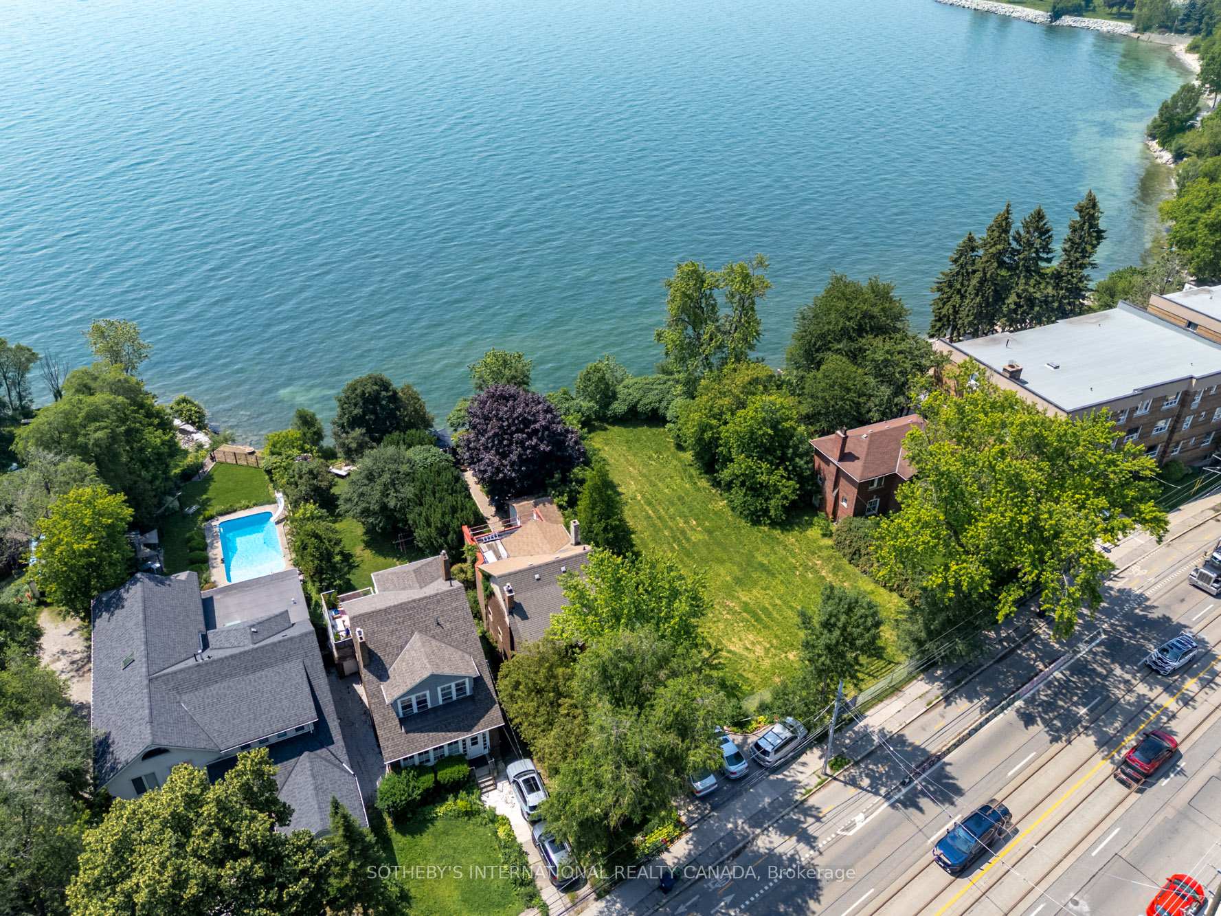 2685 Lake Shore Boulevard W