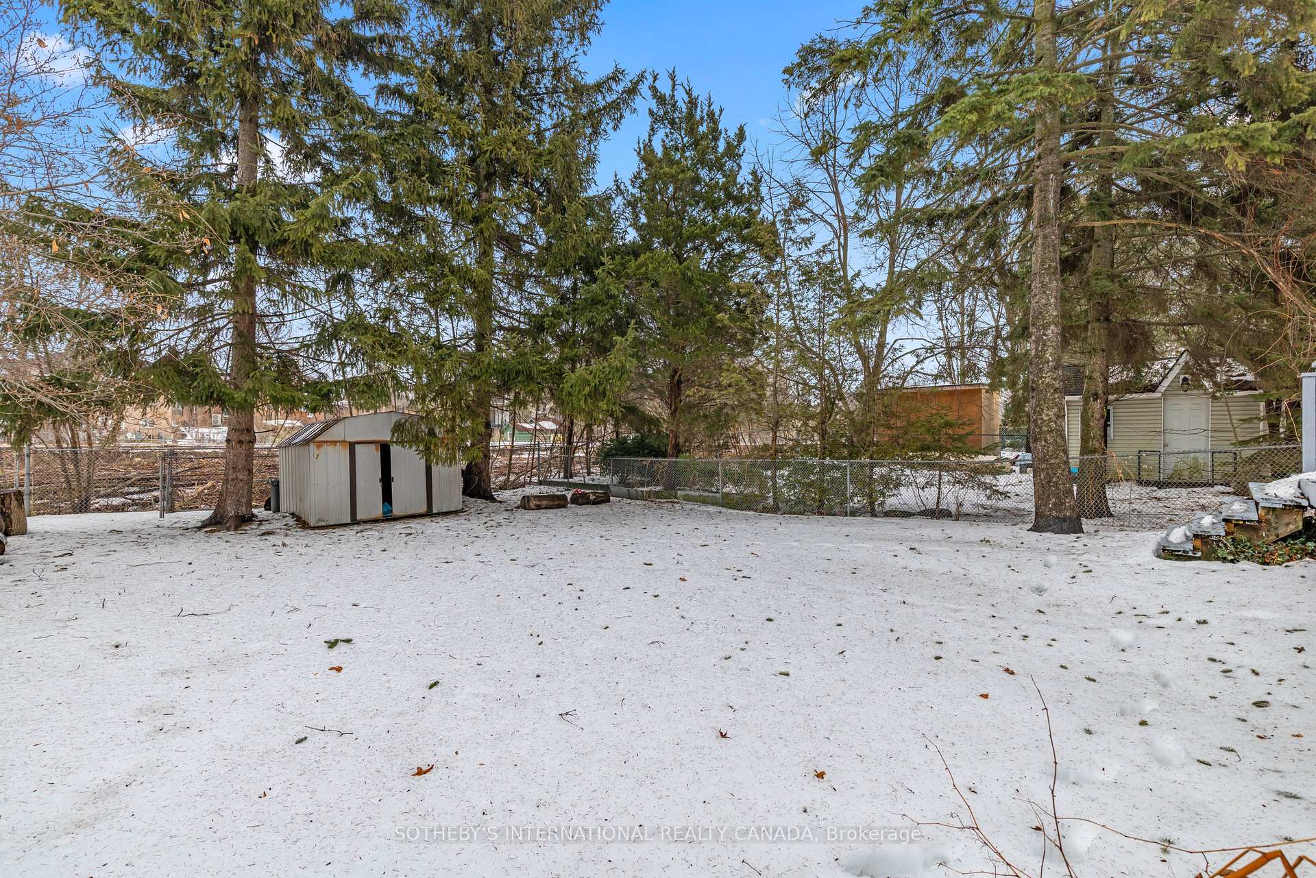 957 Beechwood Avenue upper