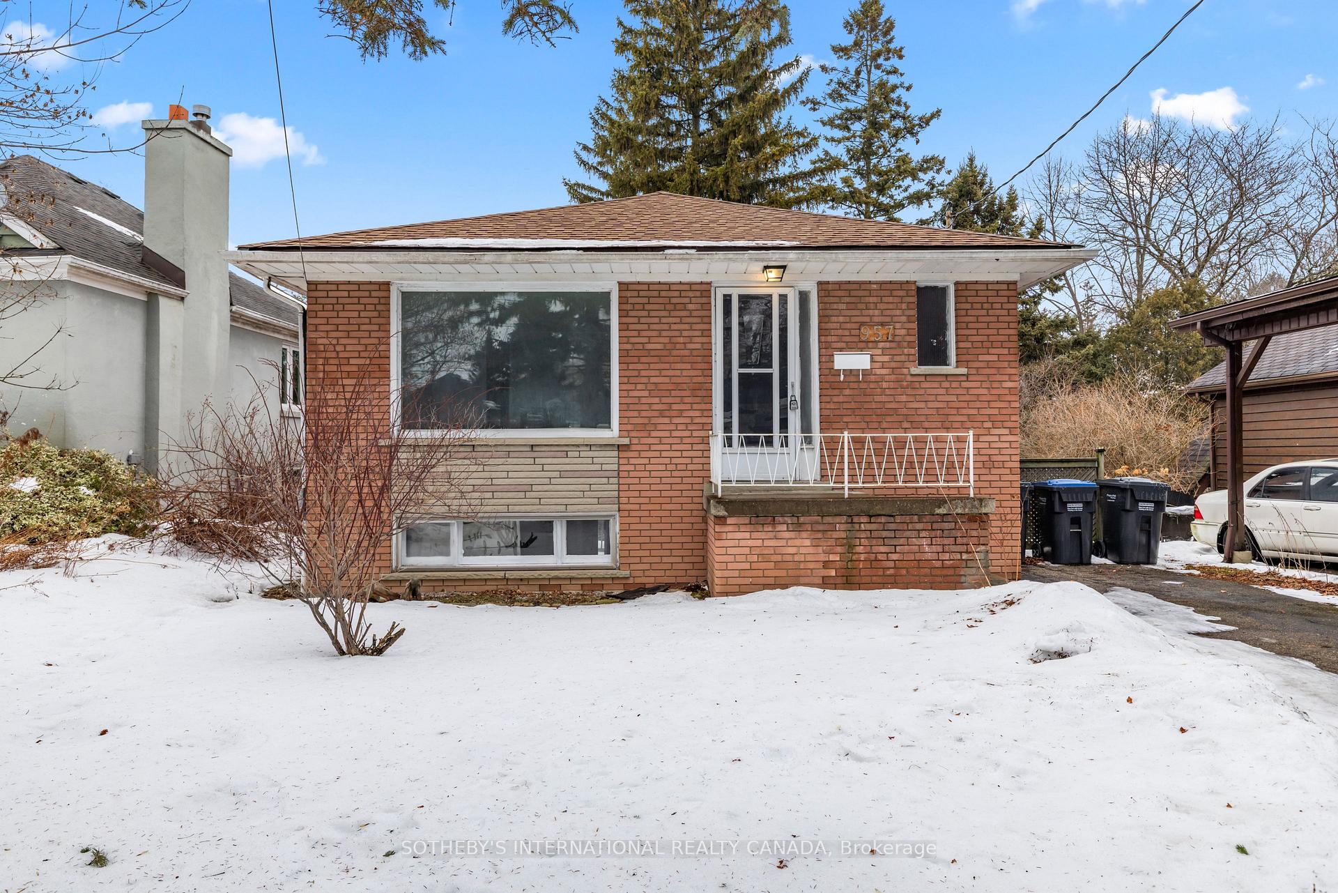 957 Beechwood Avenue upper