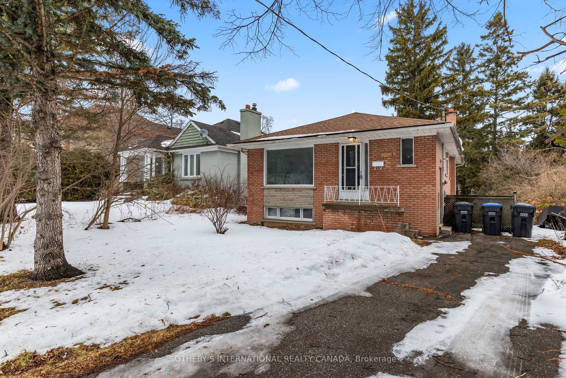 957 Beechwood Avenue upper