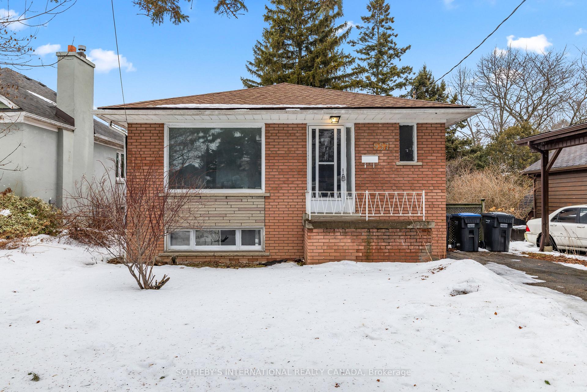 957 Beechwood Avenue upper