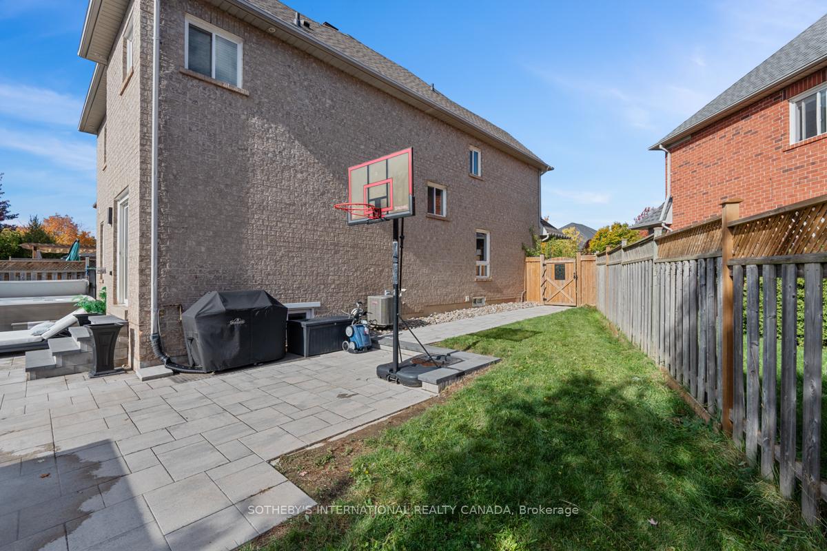 2182 Meadowglen Drive