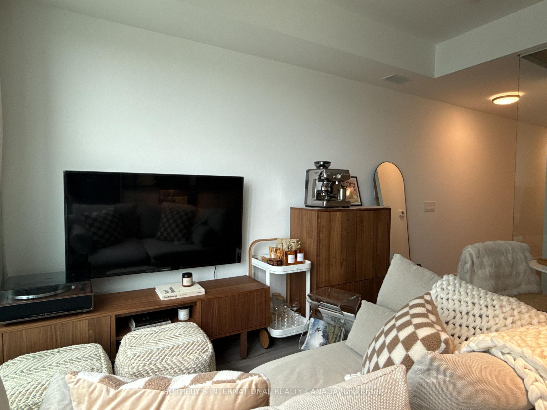 1195 The Queensway Road 510