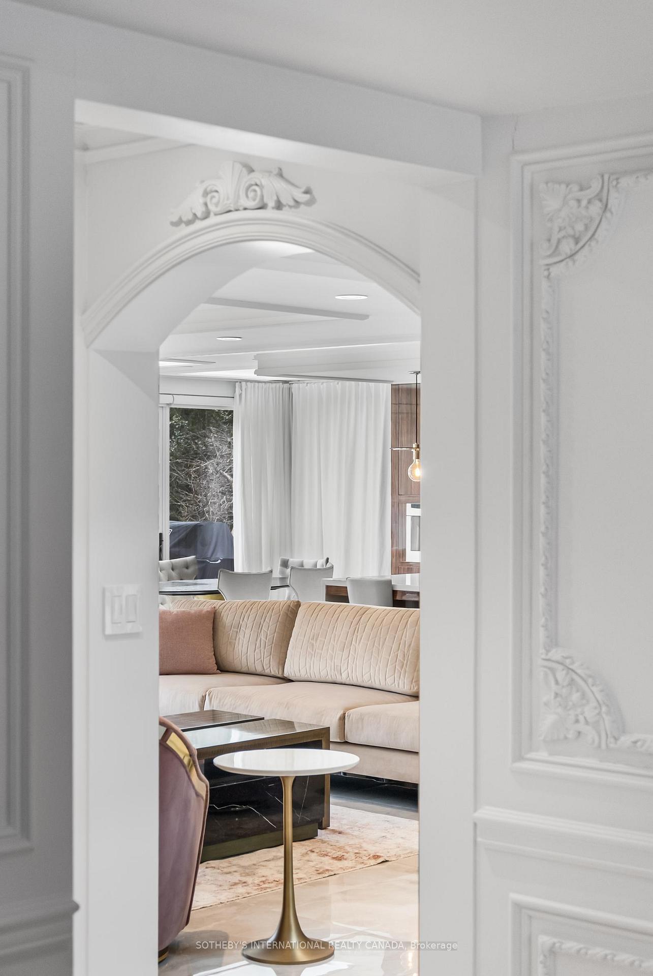 1347 Queen Victoria Avenue