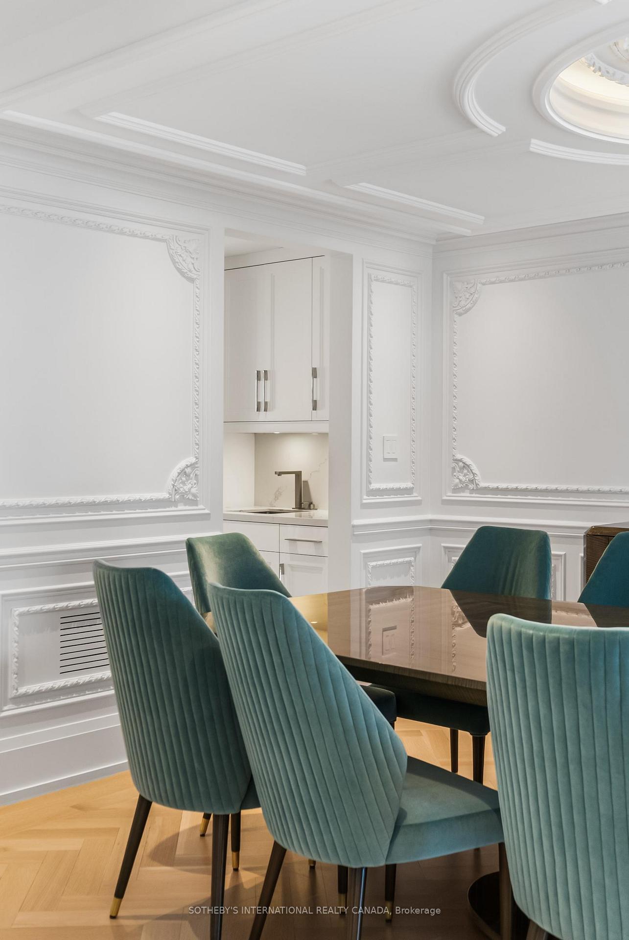 1347 Queen Victoria Avenue