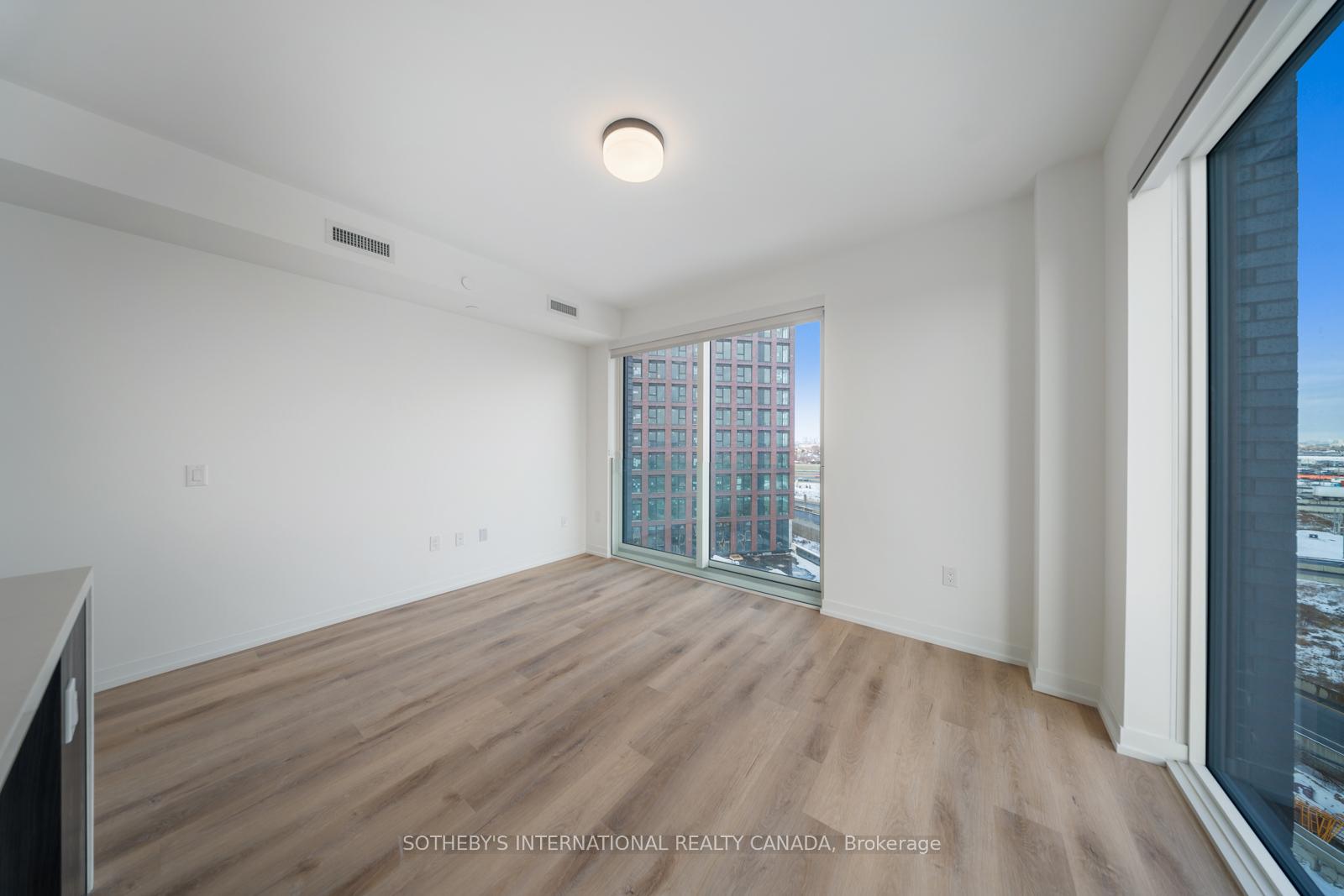 5 York Garden Way 502