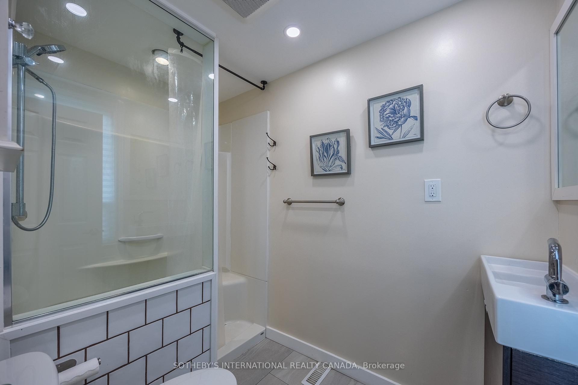 5475 Lakeshore Road 113