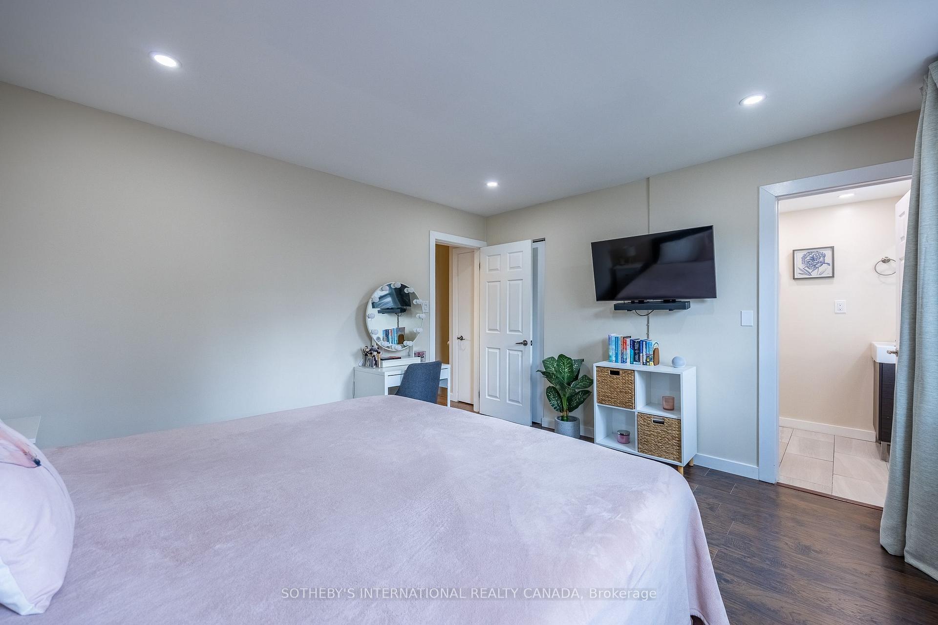 5475 Lakeshore Road 113