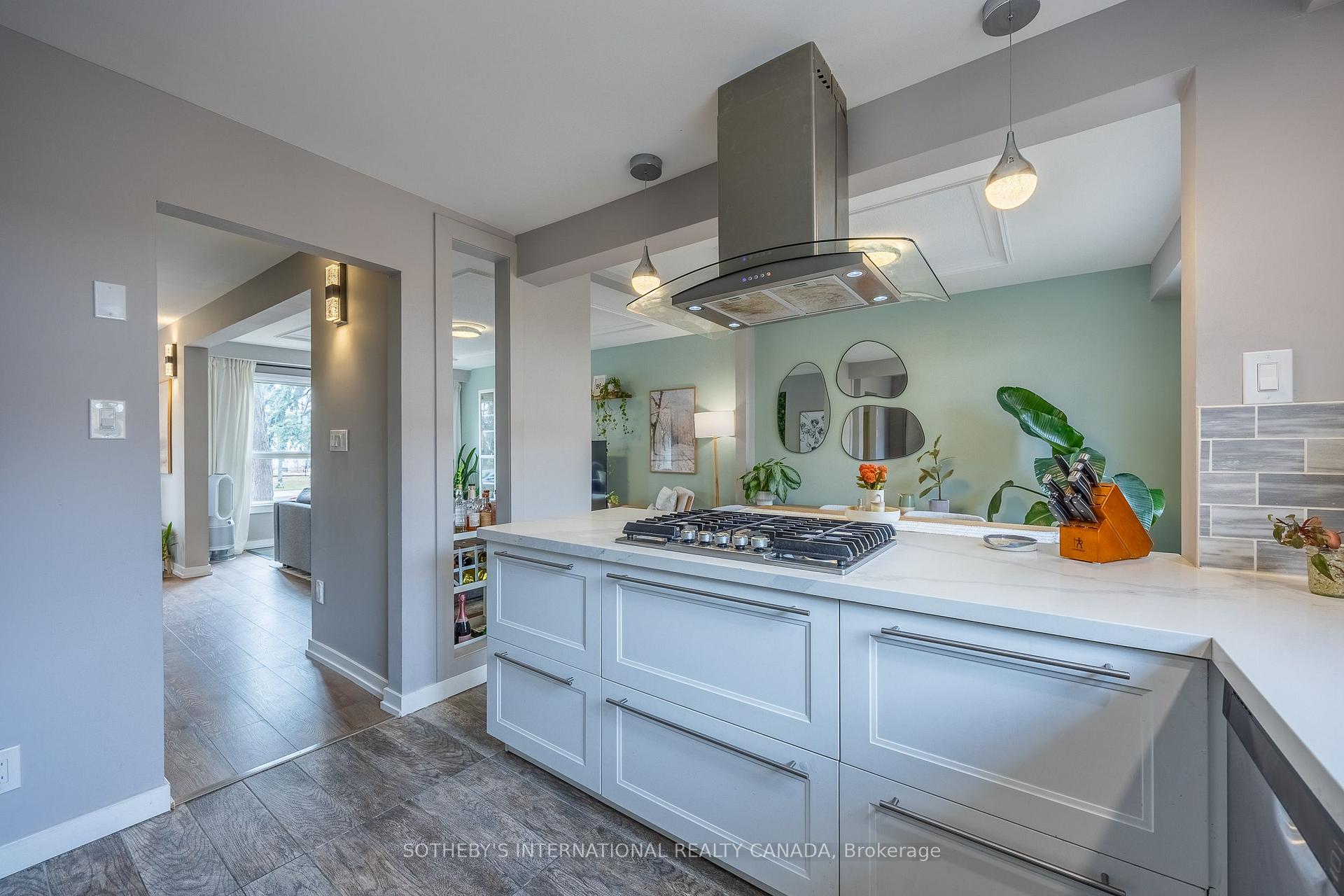 5475 Lakeshore Road 113