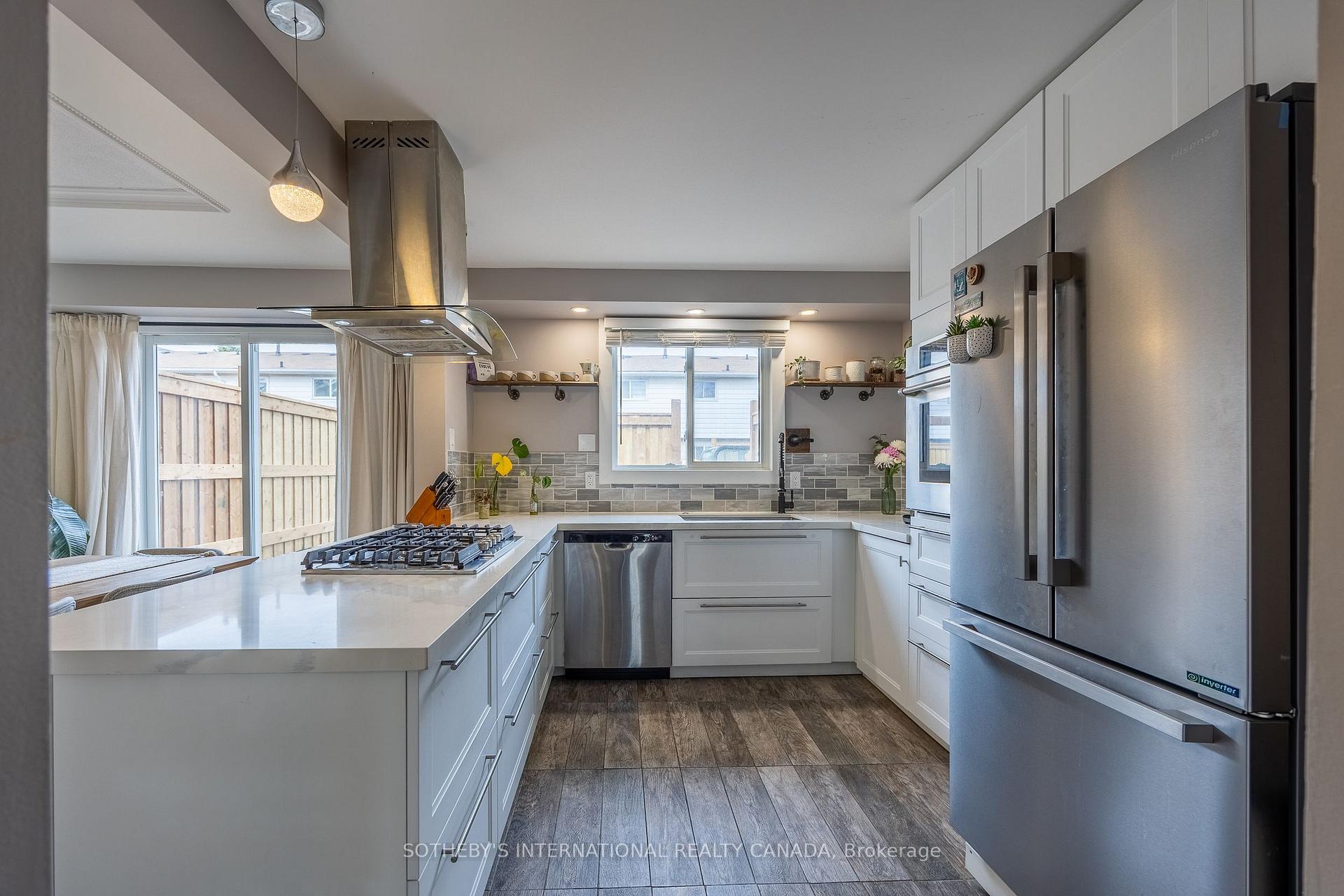 5475 Lakeshore Road 113