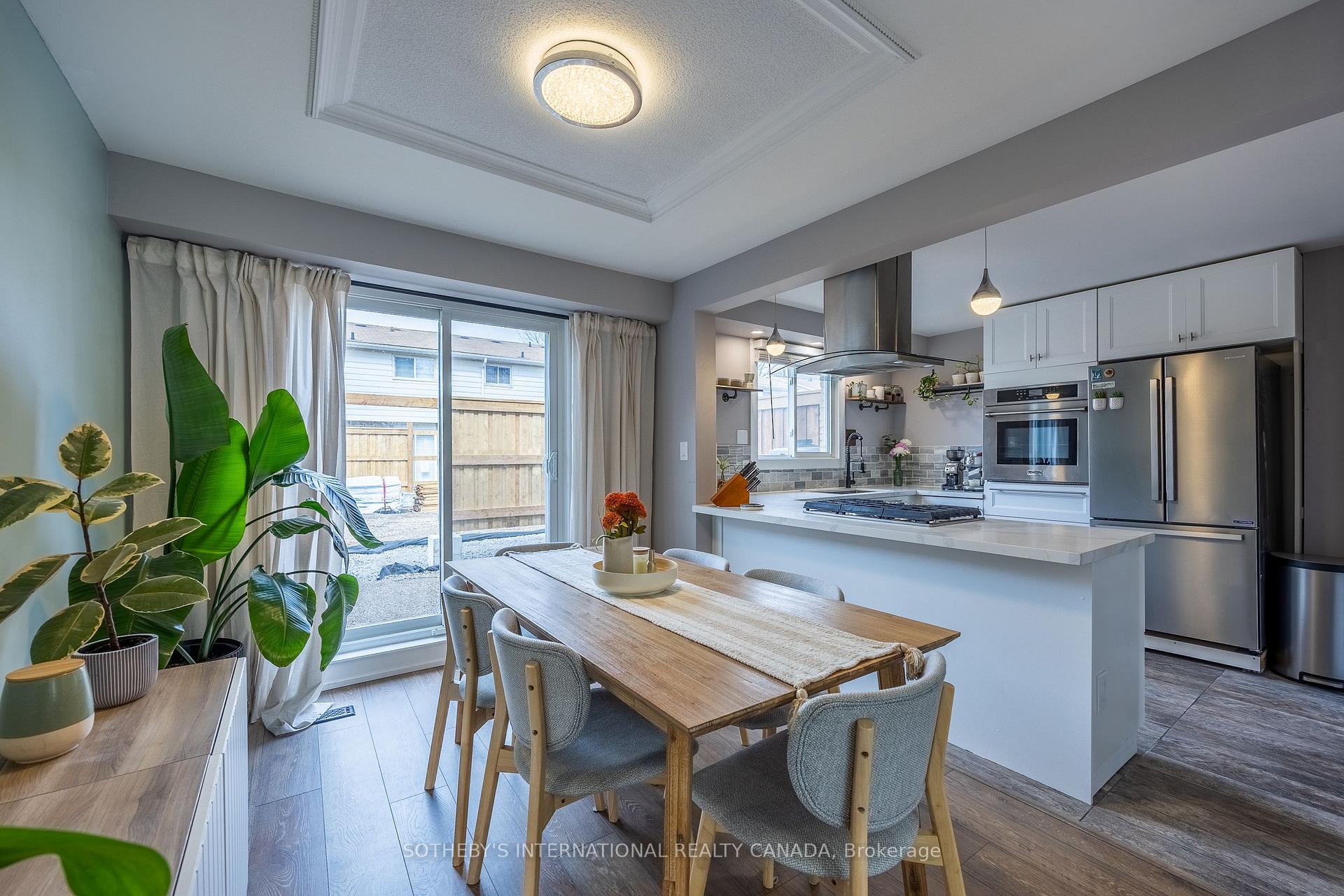 5475 Lakeshore Road 113