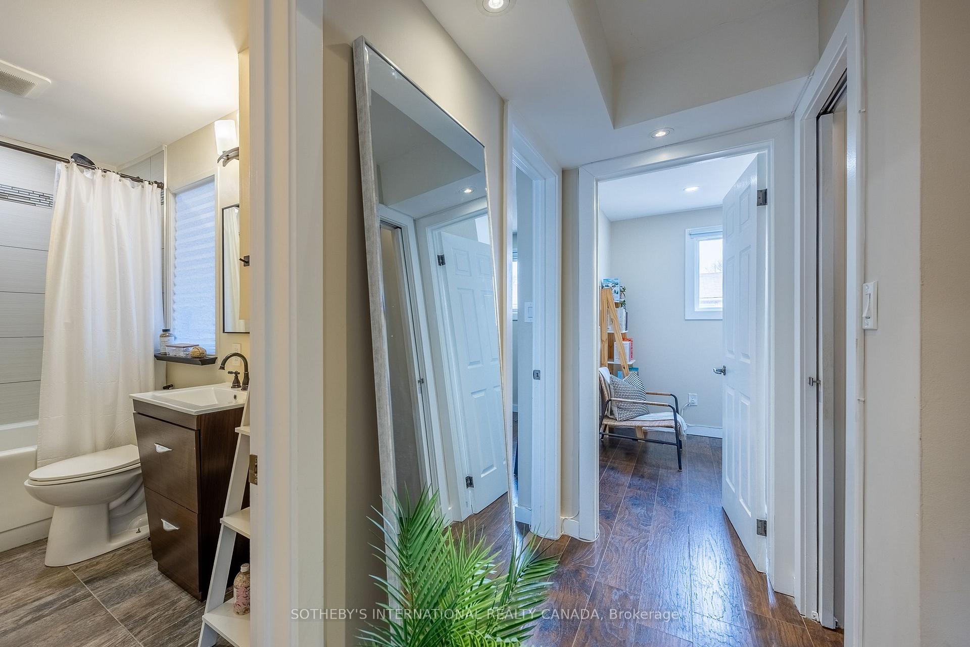 5475 Lakeshore Road 113