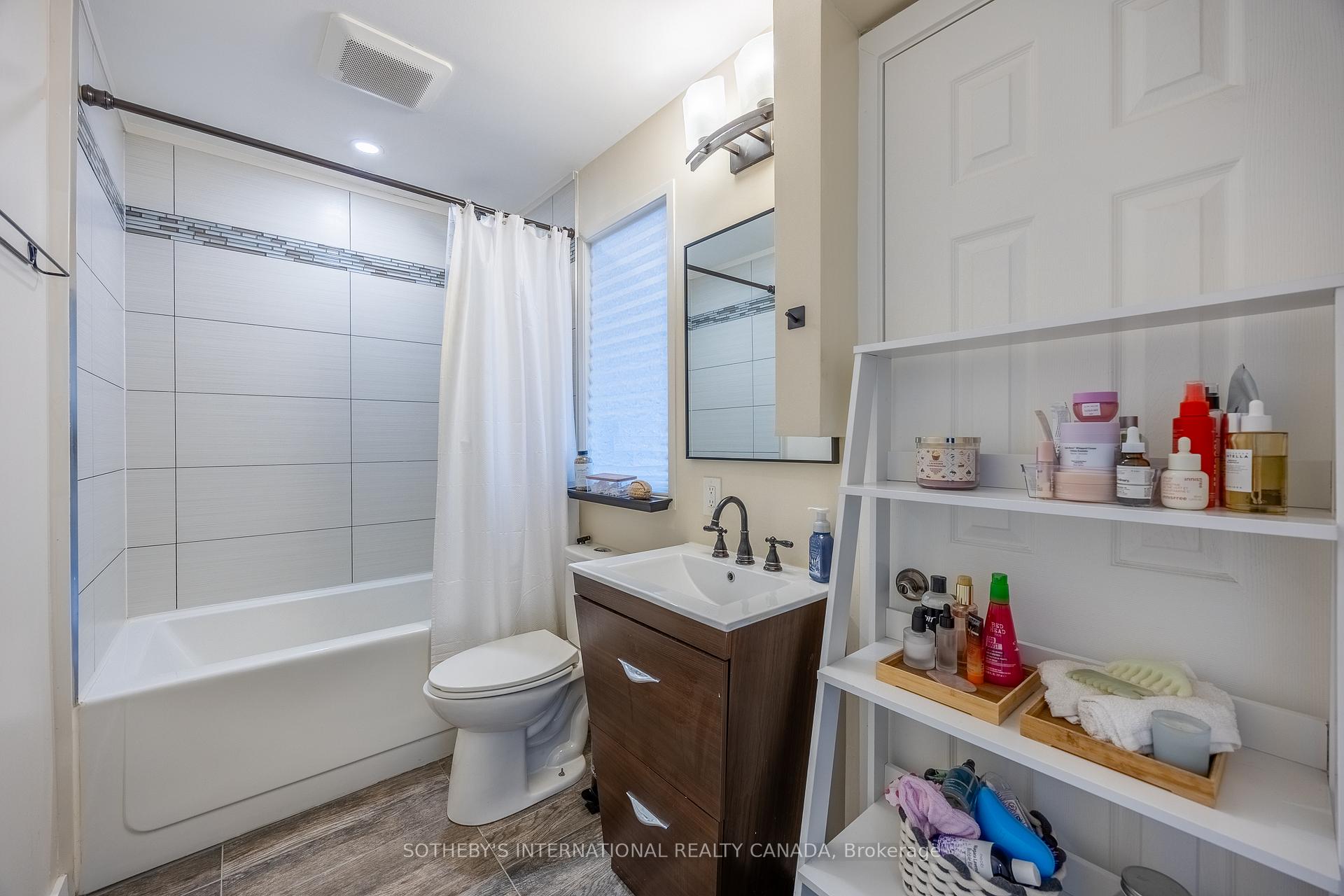 5475 Lakeshore Road 113