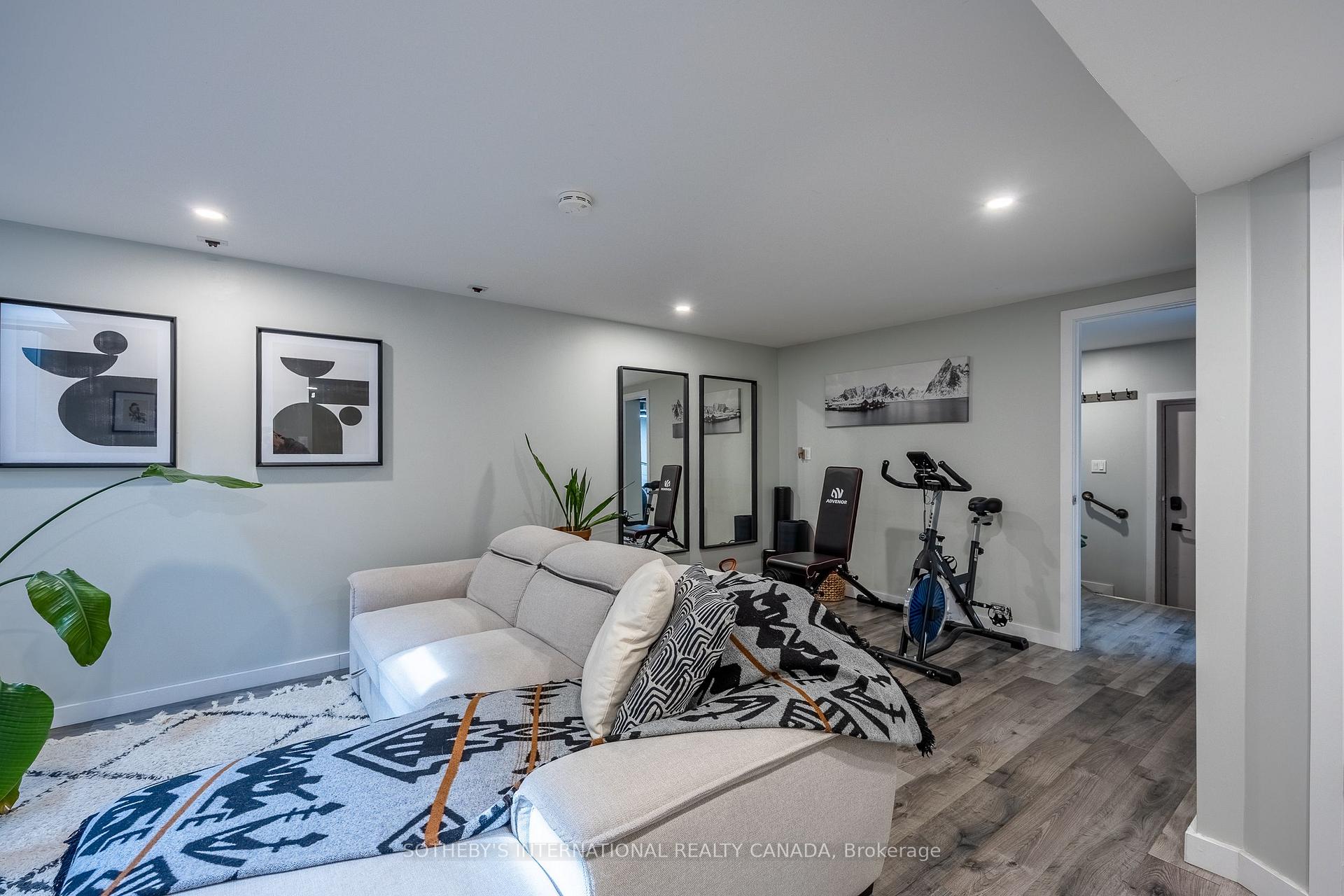5475 Lakeshore Road 113