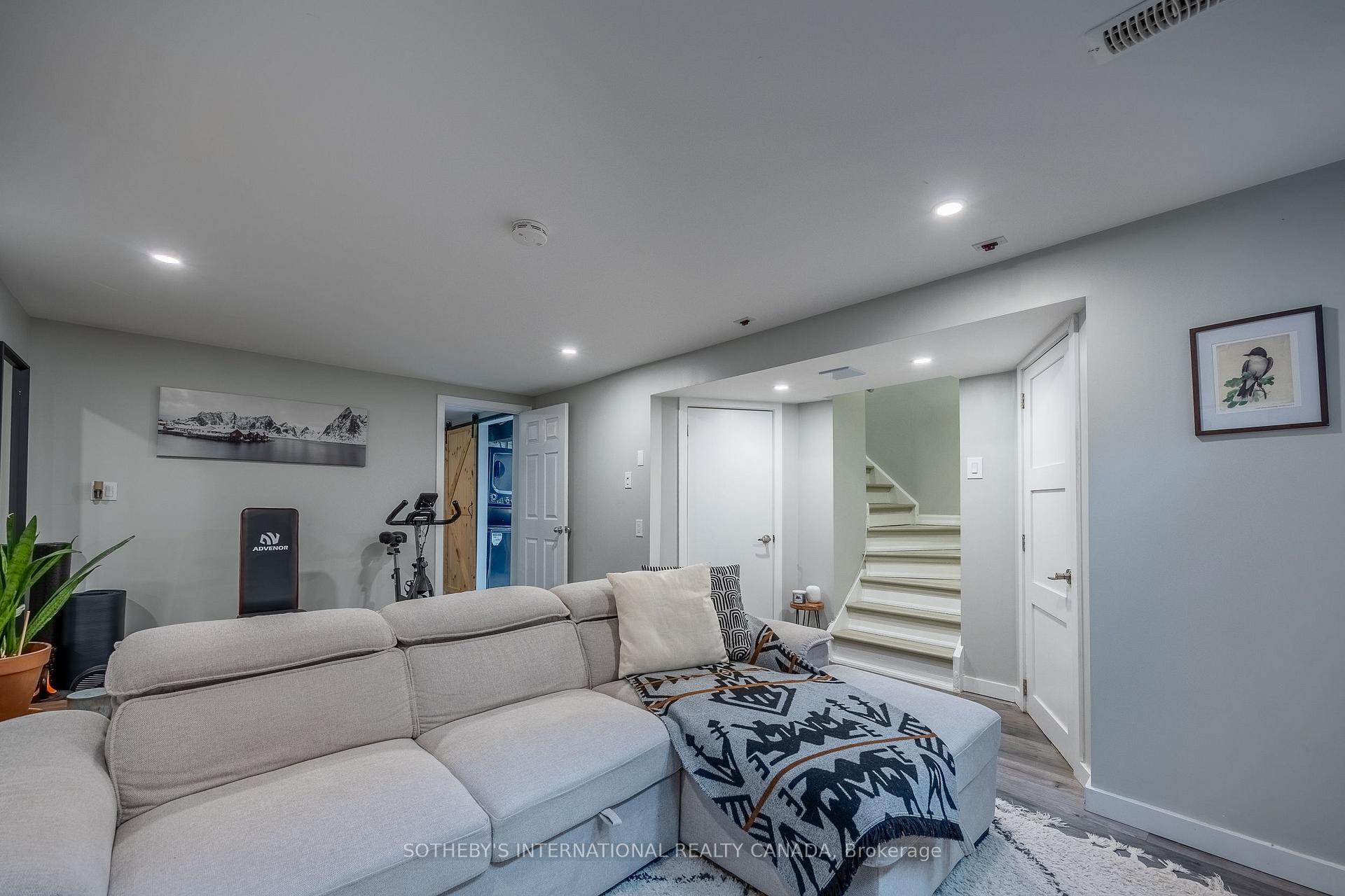 5475 Lakeshore Road 113