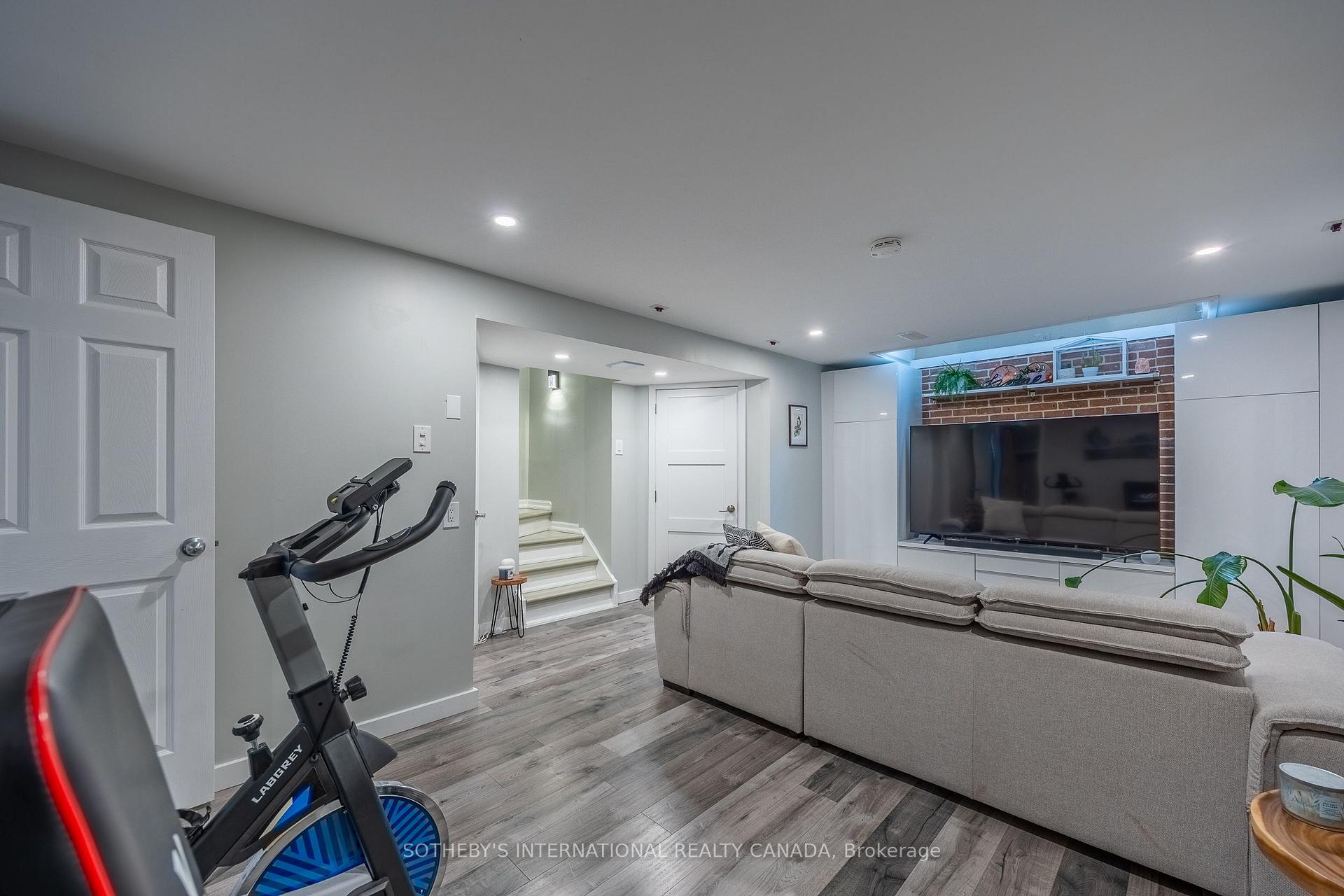 5475 Lakeshore Road 113