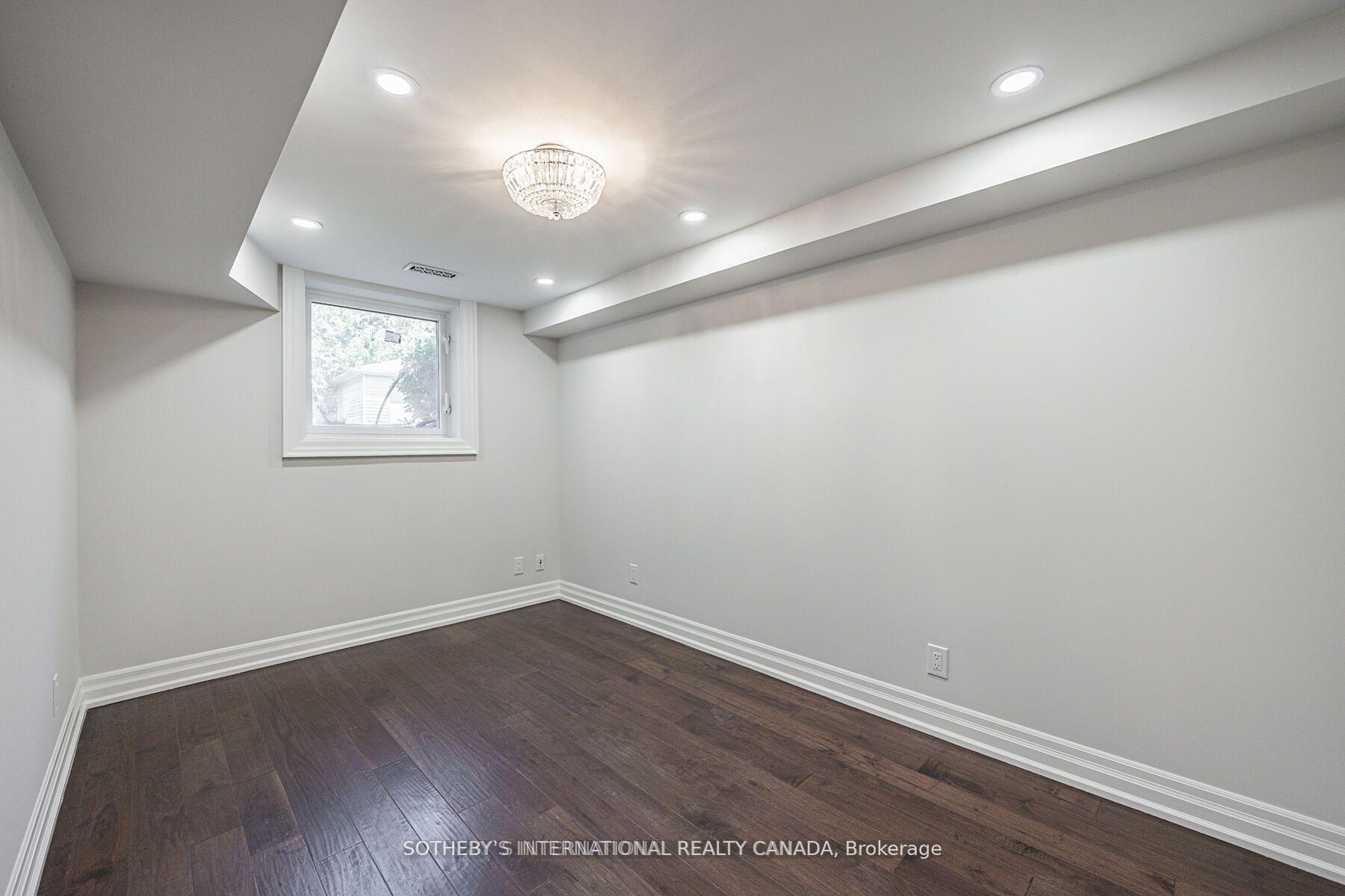 942 Fletcher Valley Crescent Bsmnt