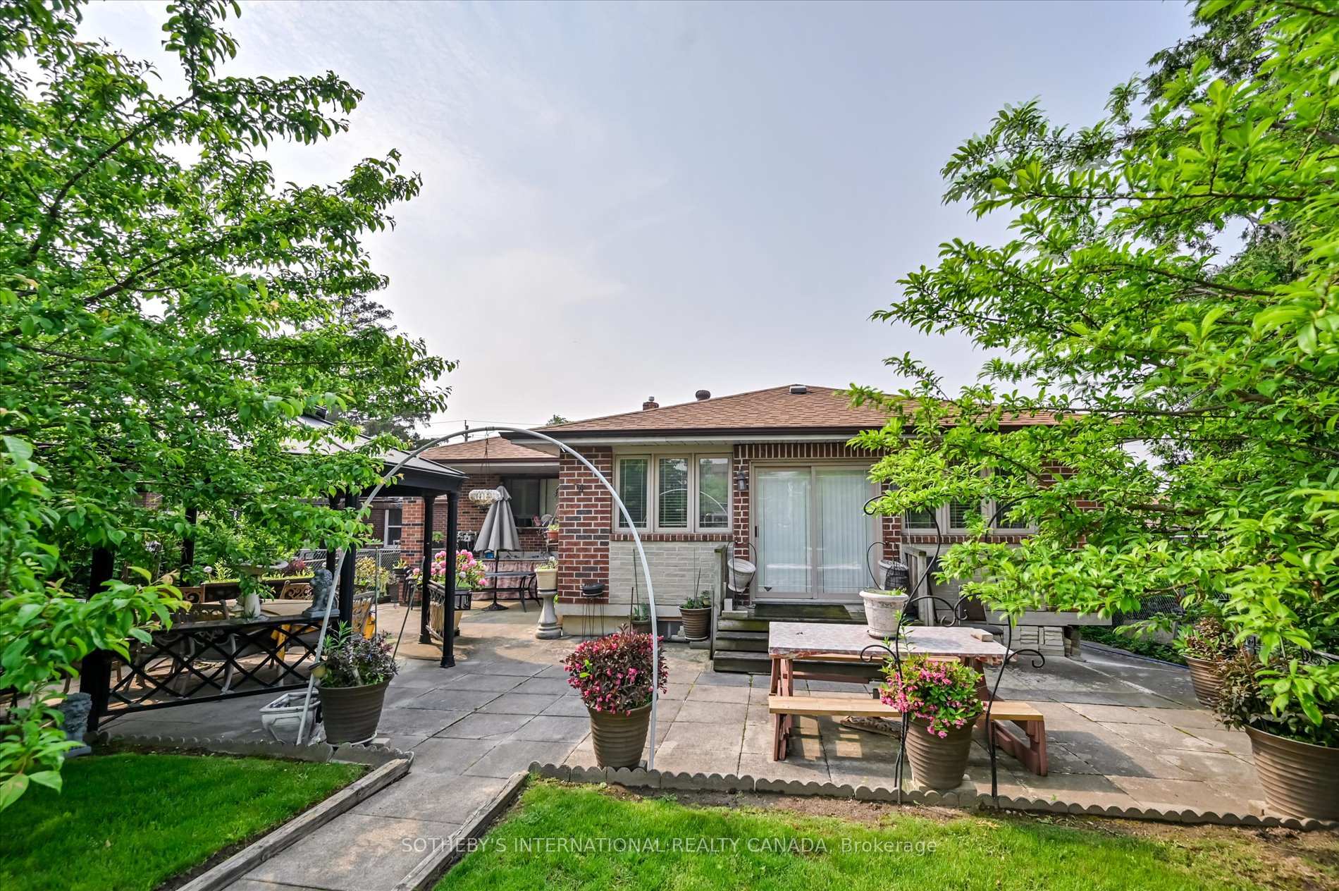 502 Queens Drive