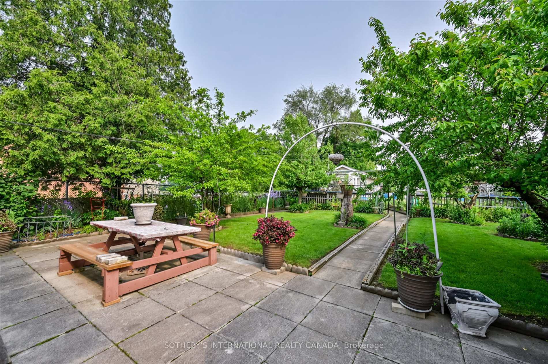 502 Queens Drive