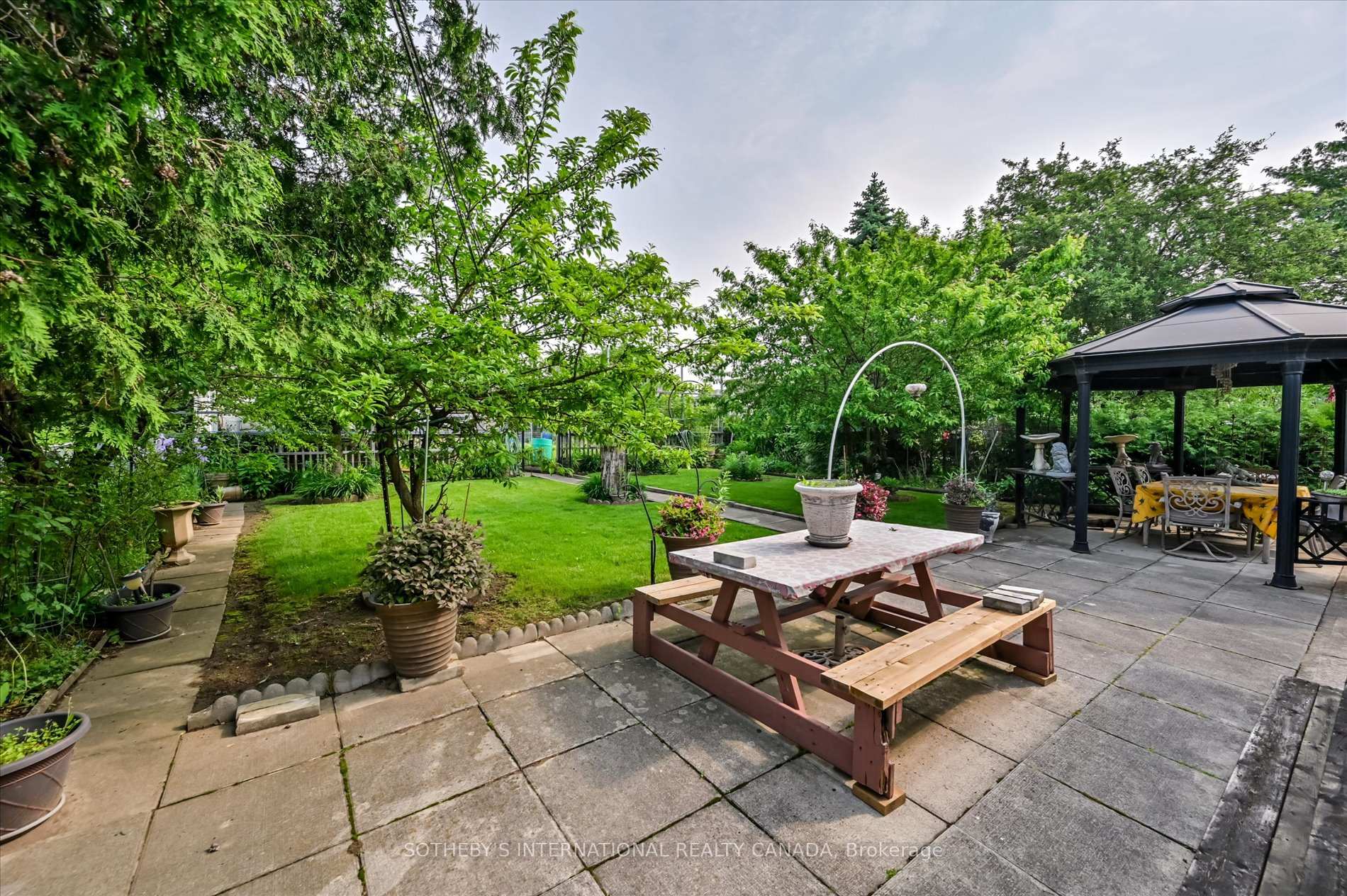 502 Queens Drive